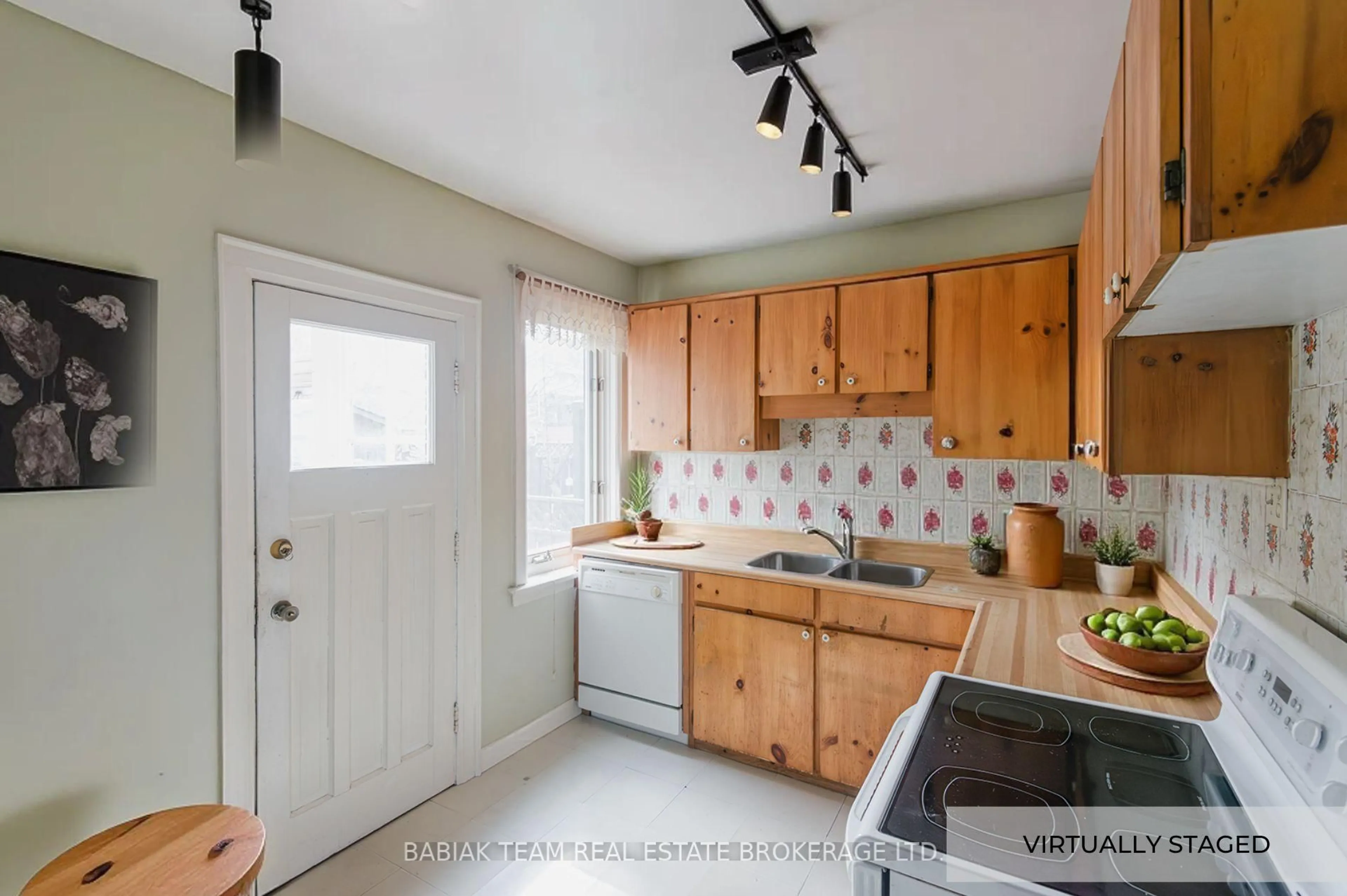 Standard kitchen, unknown for 31 Runnymede Rd, Toronto Ontario M6S 2Y1