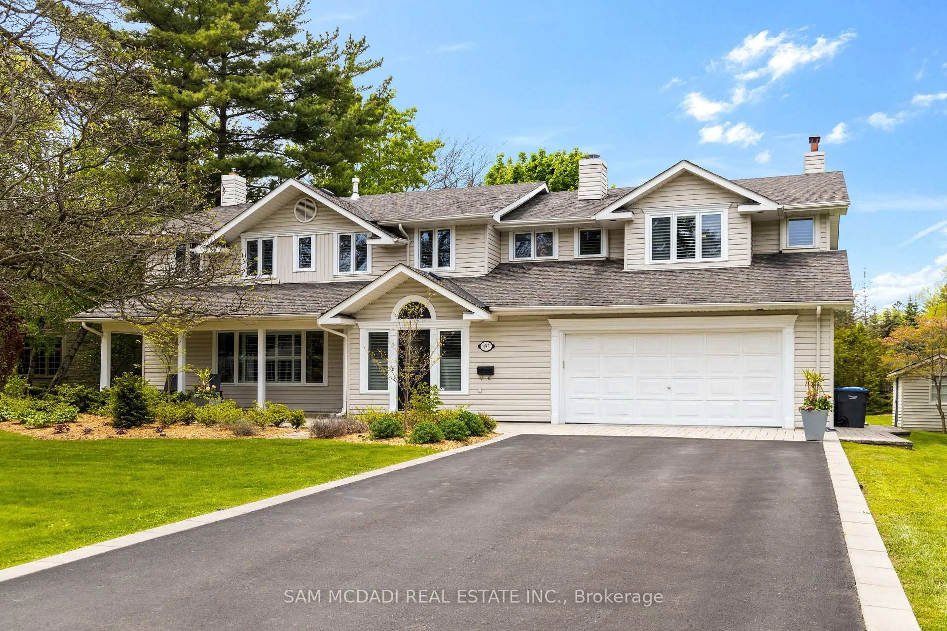 Home with vinyl exterior material, street for 492 Country Club Cres, Mississauga Ontario L5J 2R2