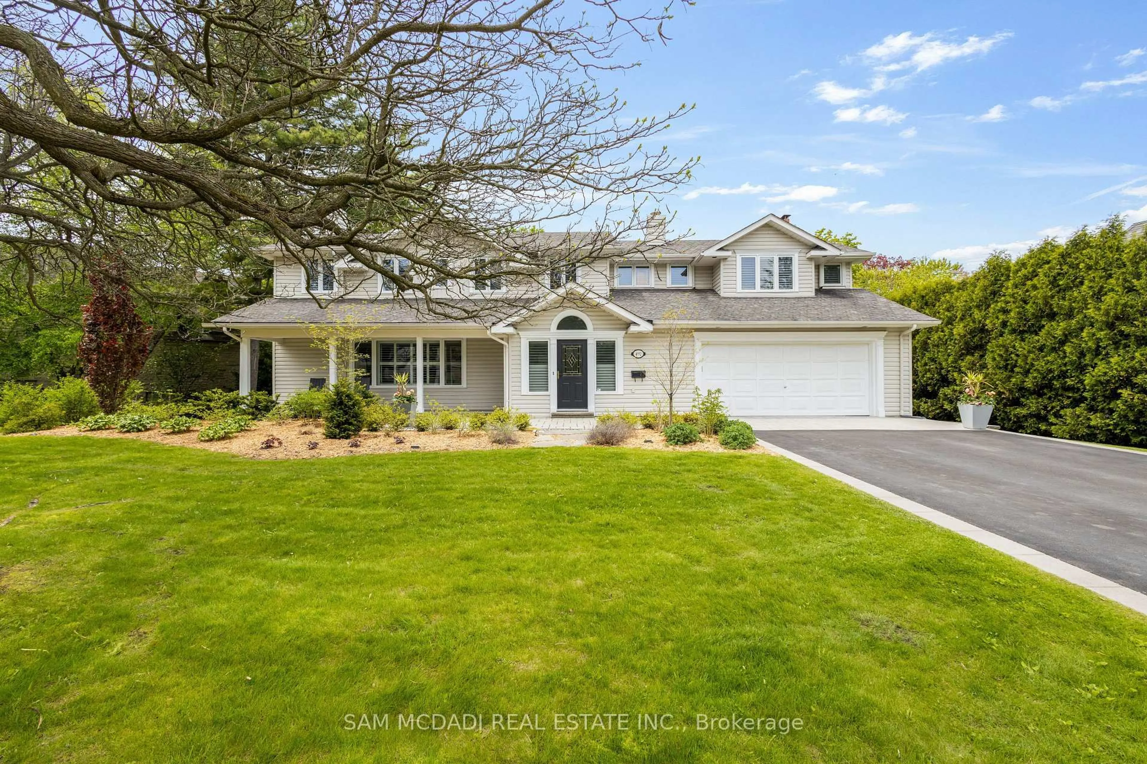 Home with vinyl exterior material, street for 492 Country Club Cres, Mississauga Ontario L5J 2R2