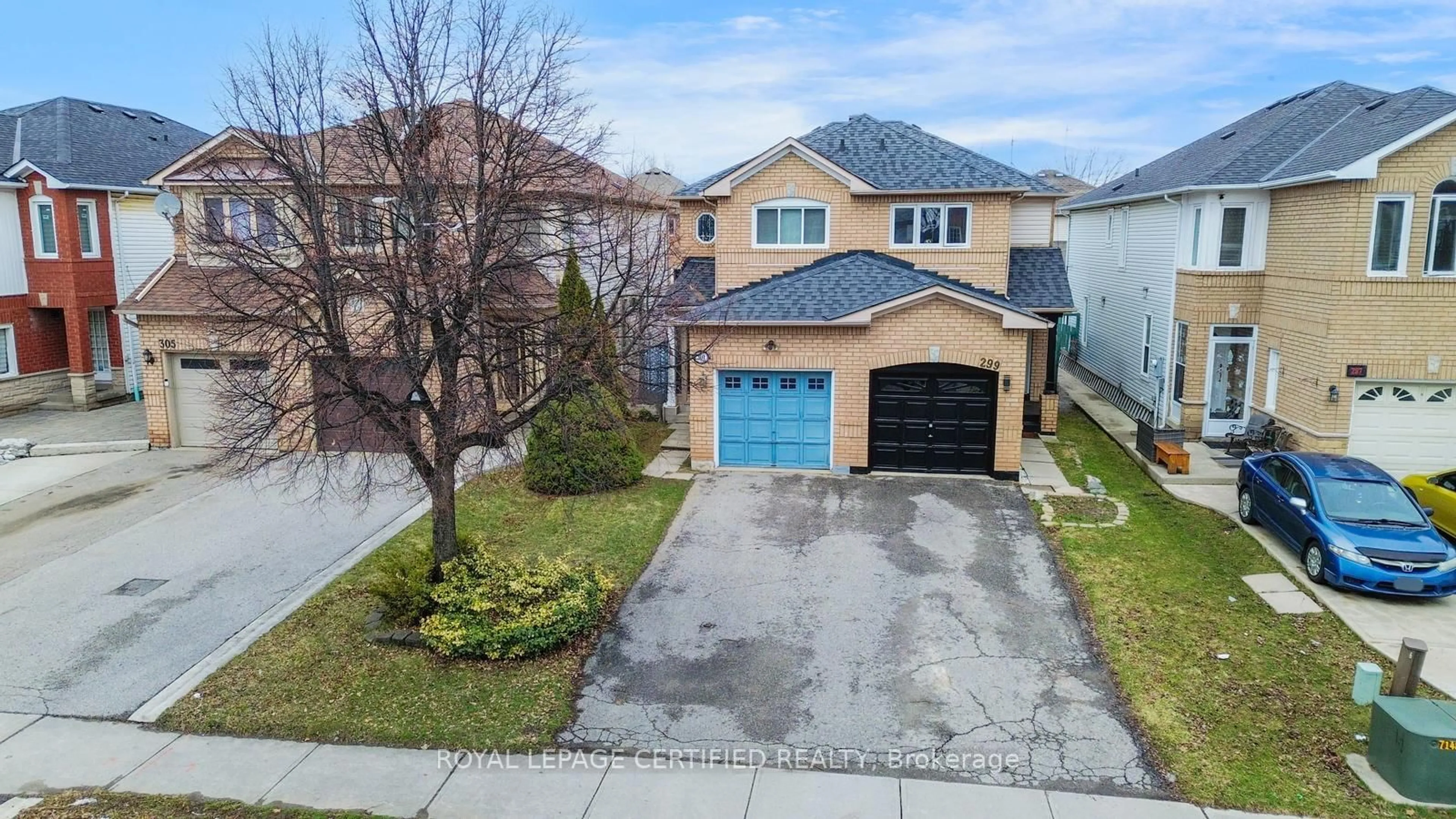 A pic from outside/outdoor area/front of a property/back of a property/a pic from drone, street for 299 Pressed Brick Dr, Brampton Ontario L6V 4L2