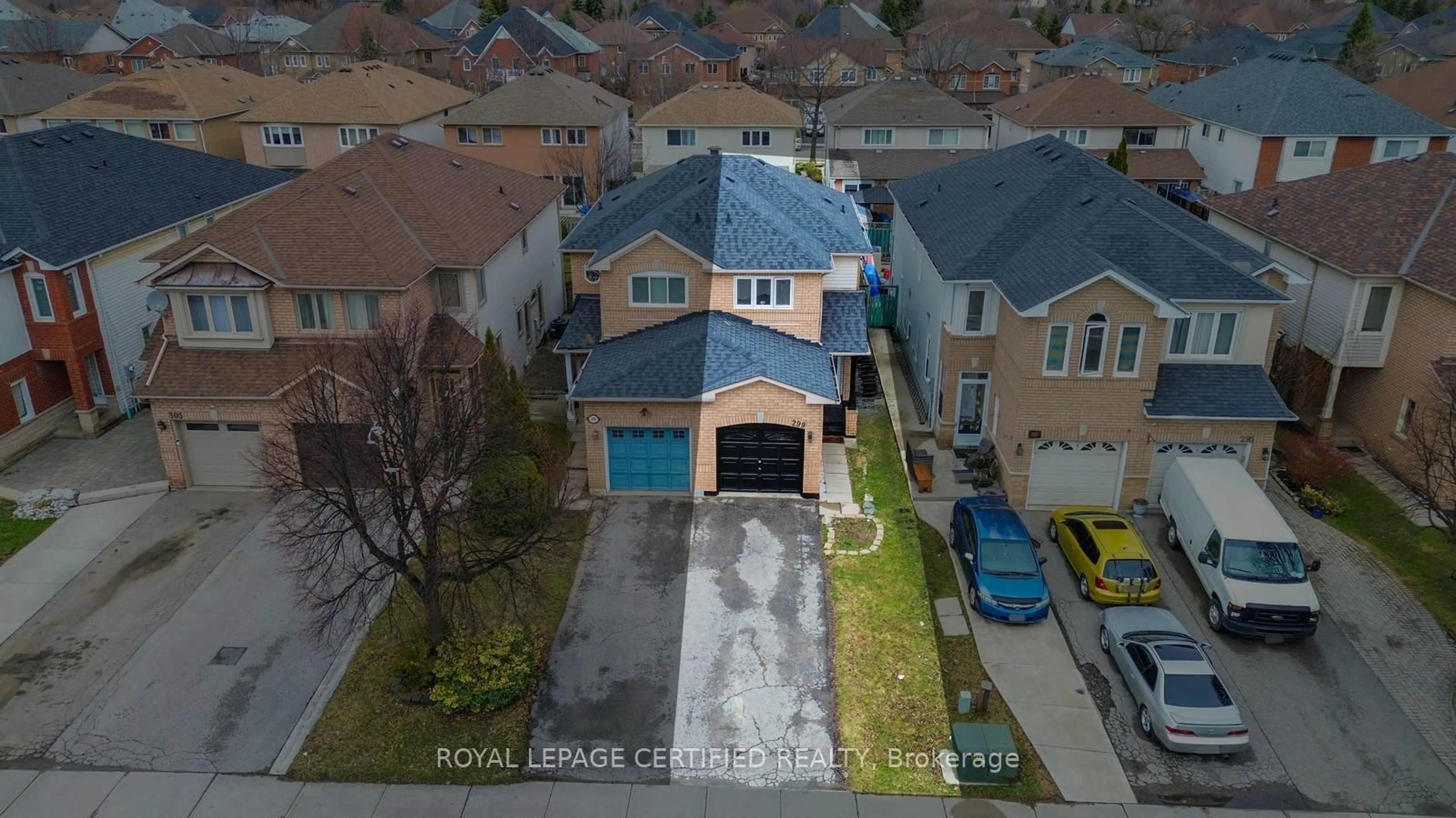 A pic from outside/outdoor area/front of a property/back of a property/a pic from drone, street for 299 Pressed Brick Dr, Brampton Ontario L6V 4L2