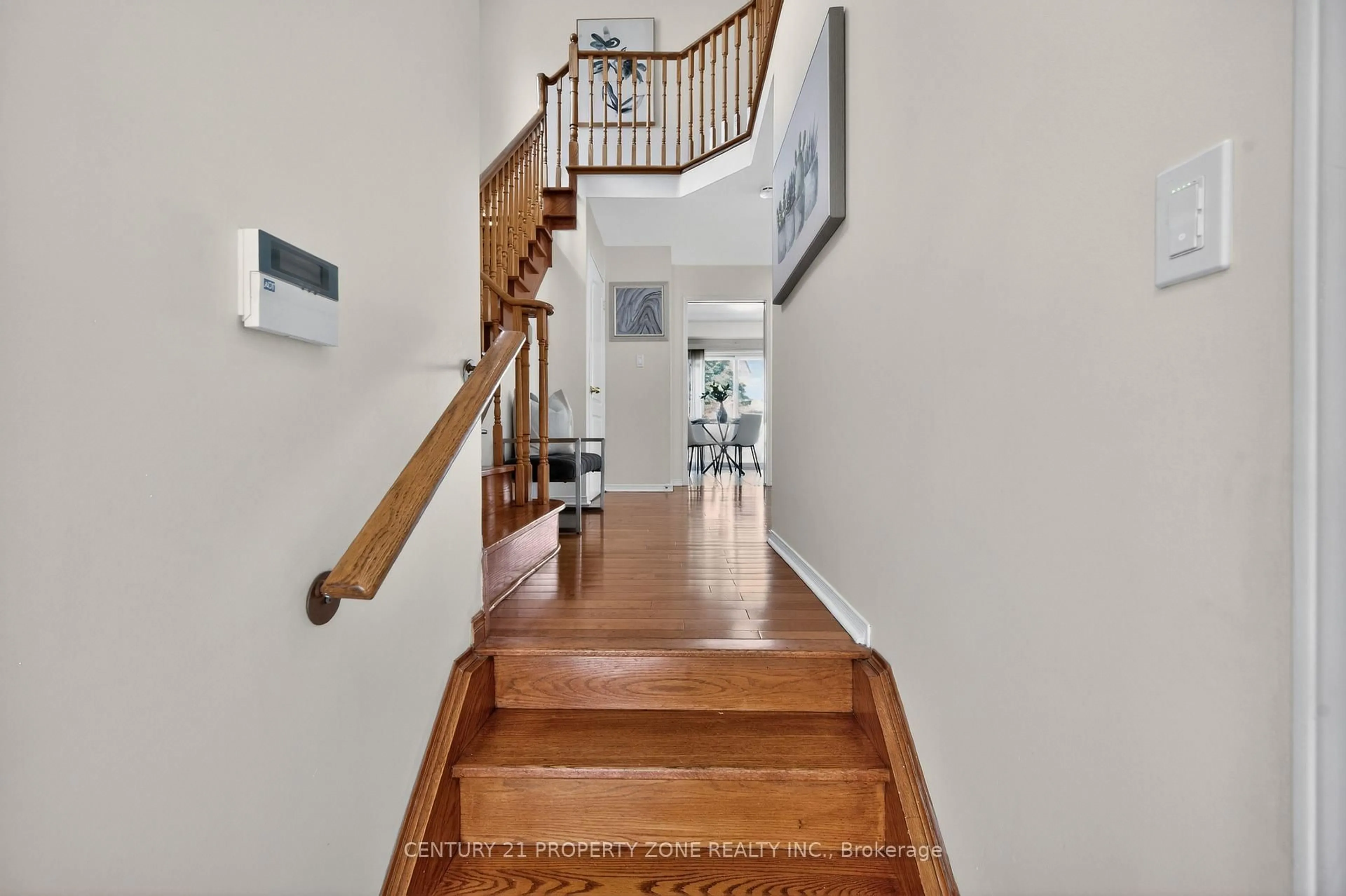 Indoor foyer for 16 Sweet Clover Cres, Brampton Ontario L6R 3A2