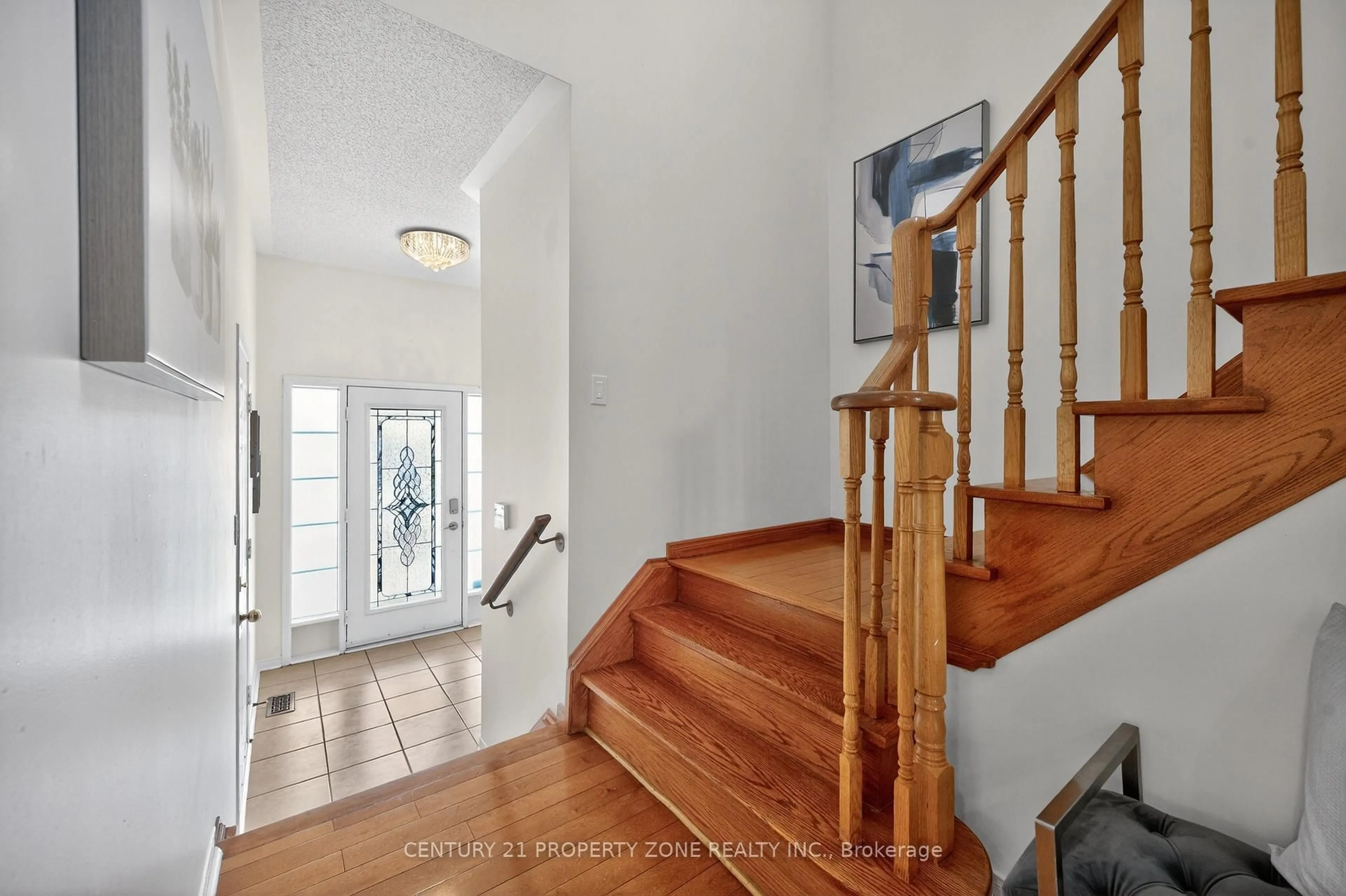 Indoor entryway for 16 Sweet Clover Cres, Brampton Ontario L6R 3A2