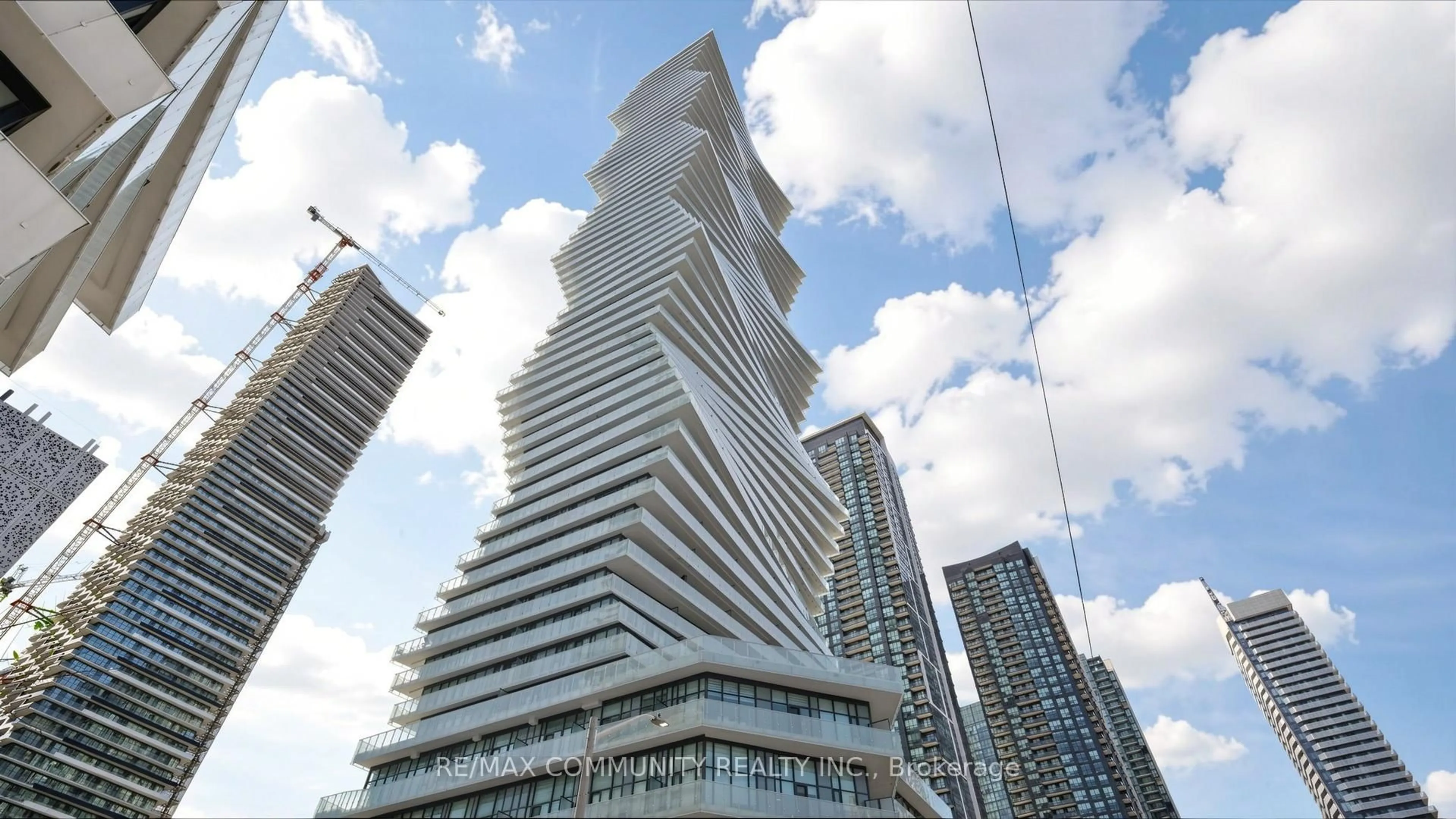 Indoor foyer for 3900 Confederation Pkwy #604, Mississauga Ontario L5B 0M3