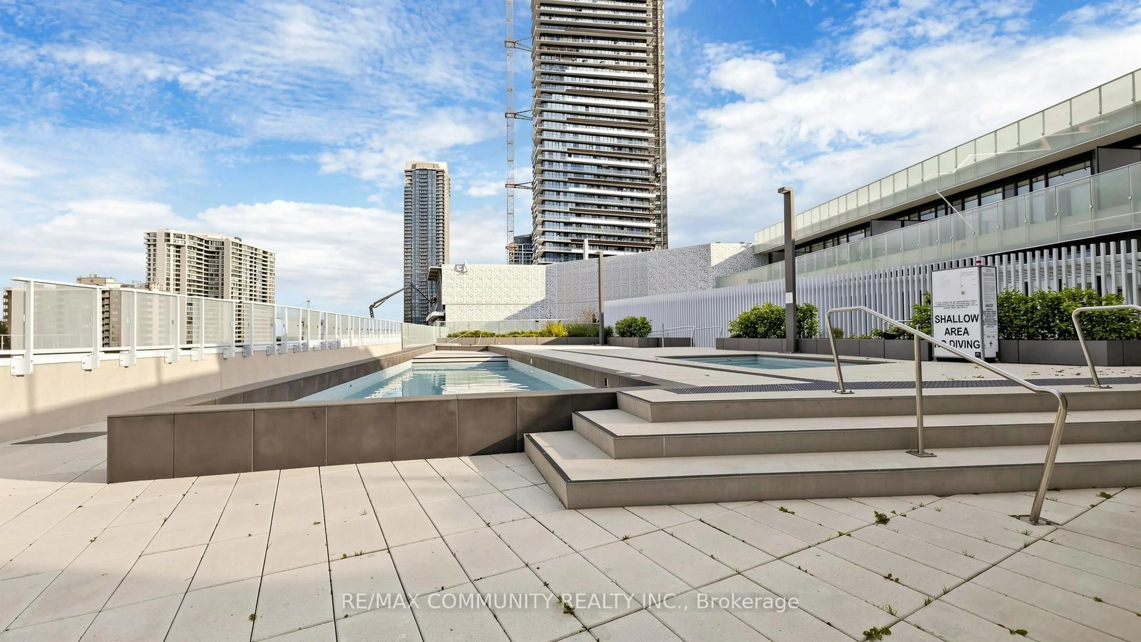 Pool for 3900 Confederation Pkwy #604, Mississauga Ontario L5B 0M3
