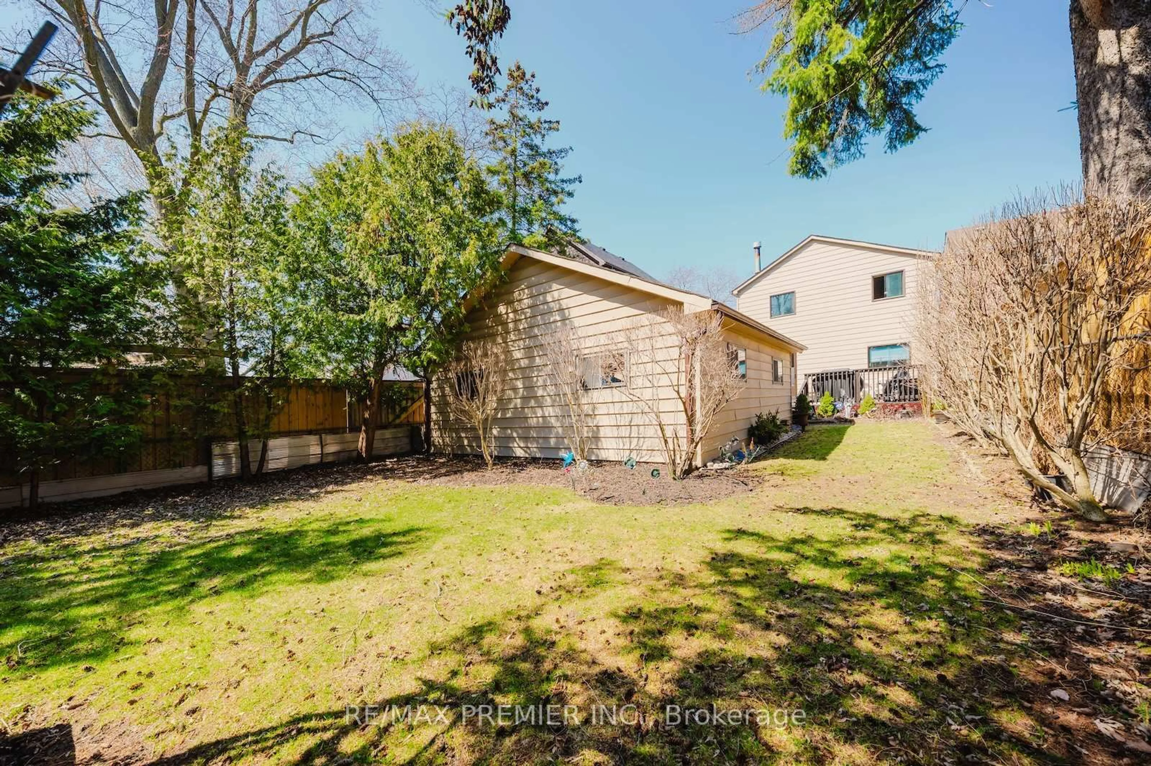 A pic from outside/outdoor area/front of a property/back of a property/a pic from drone, street for 23 Lippincott St, Toronto Ontario M9N 1B3