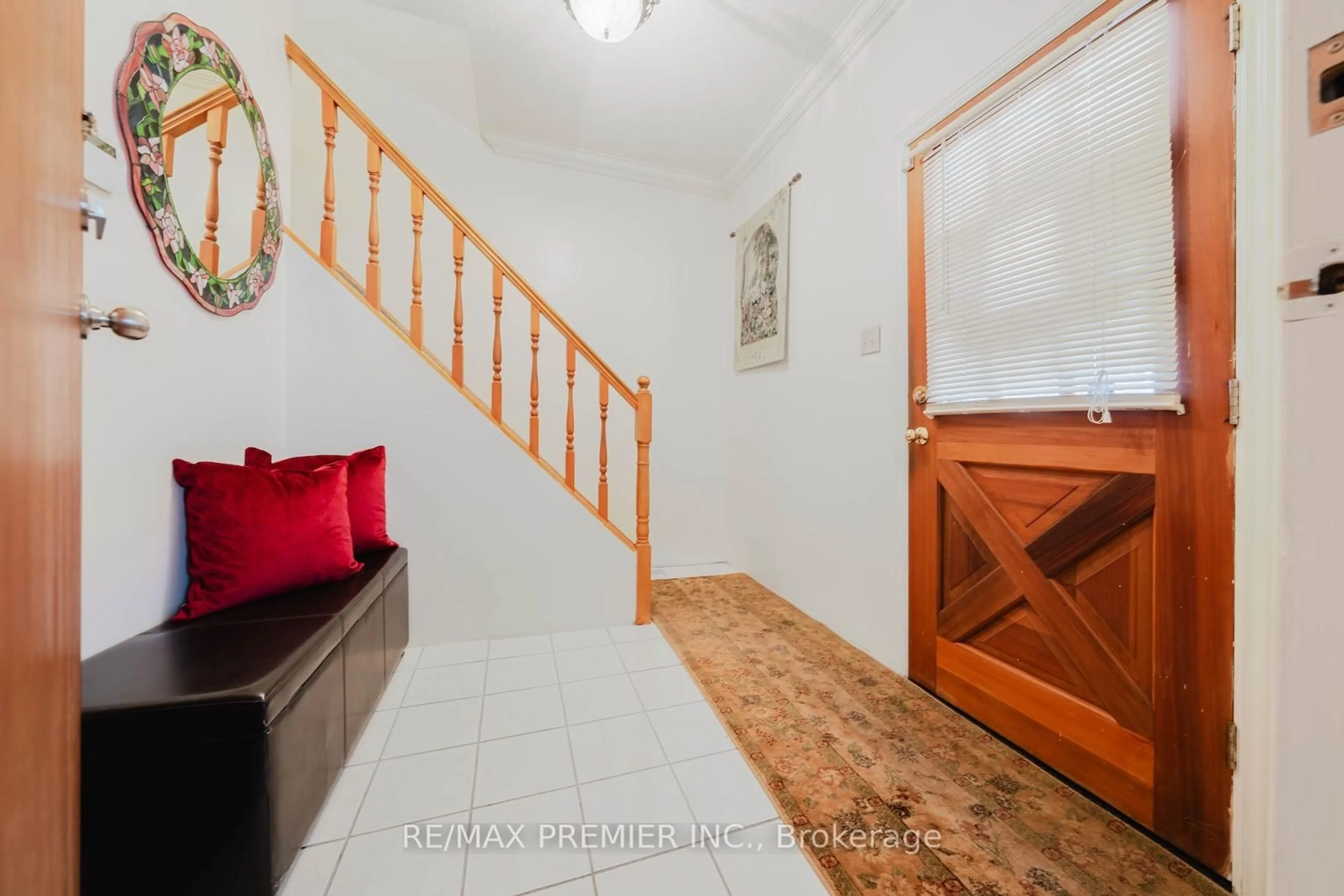 Indoor foyer for 23 Lippincott St, Toronto Ontario M9N 1B3