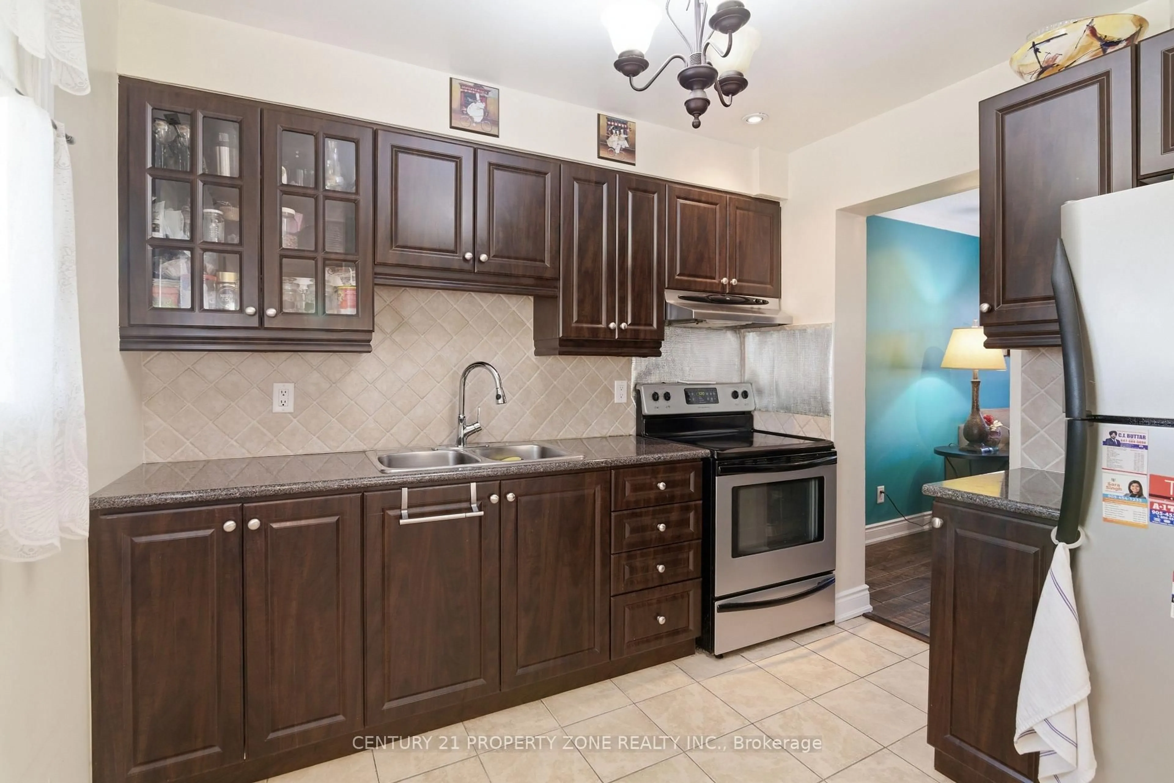 Standard kitchen, ceramic/tile floor for 45 Hansen Rd #39, Brampton Ontario L6V 3C5