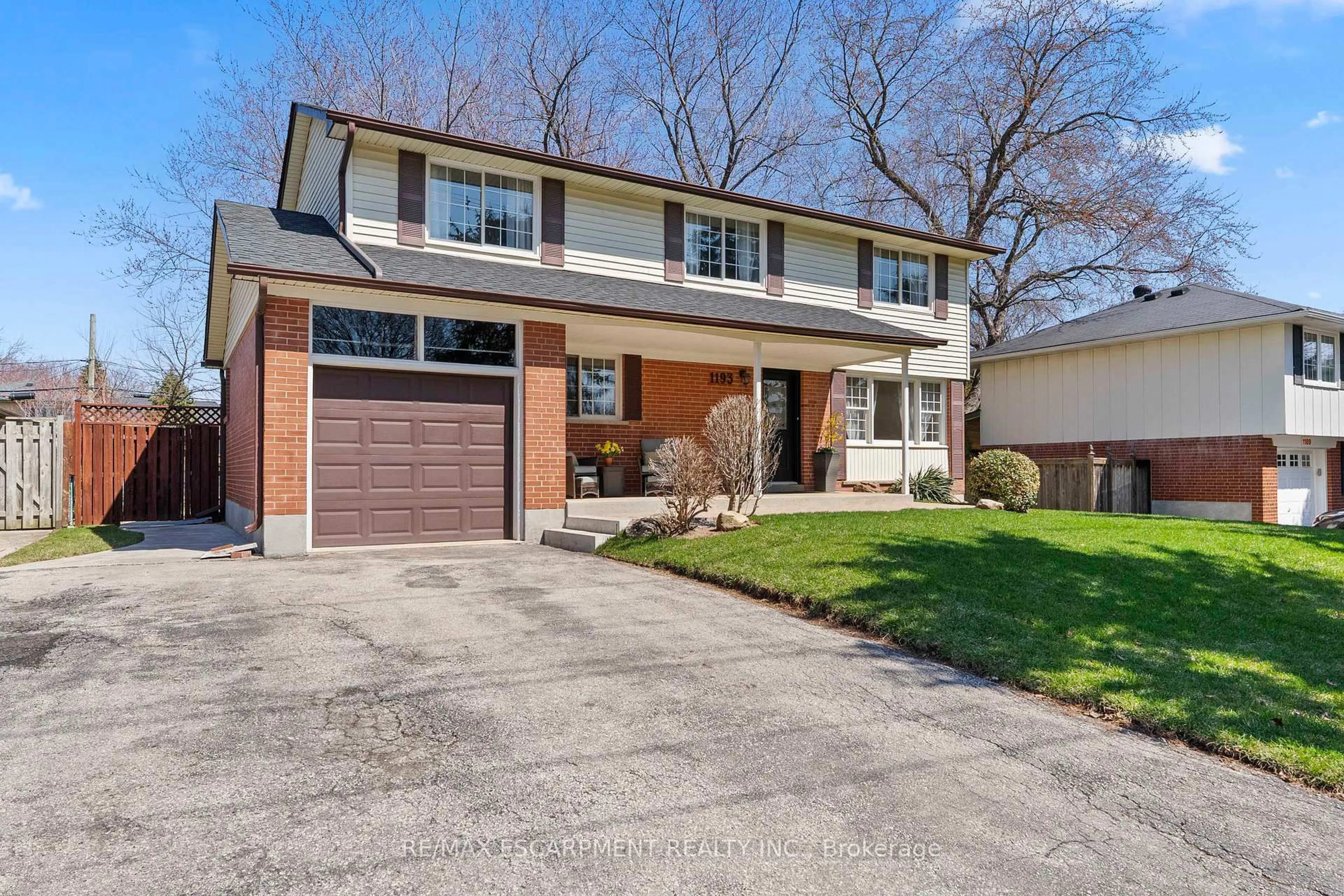 Home with brick exterior material, street for 1193 Sixth Line, Oakville Ontario L6H 1W8