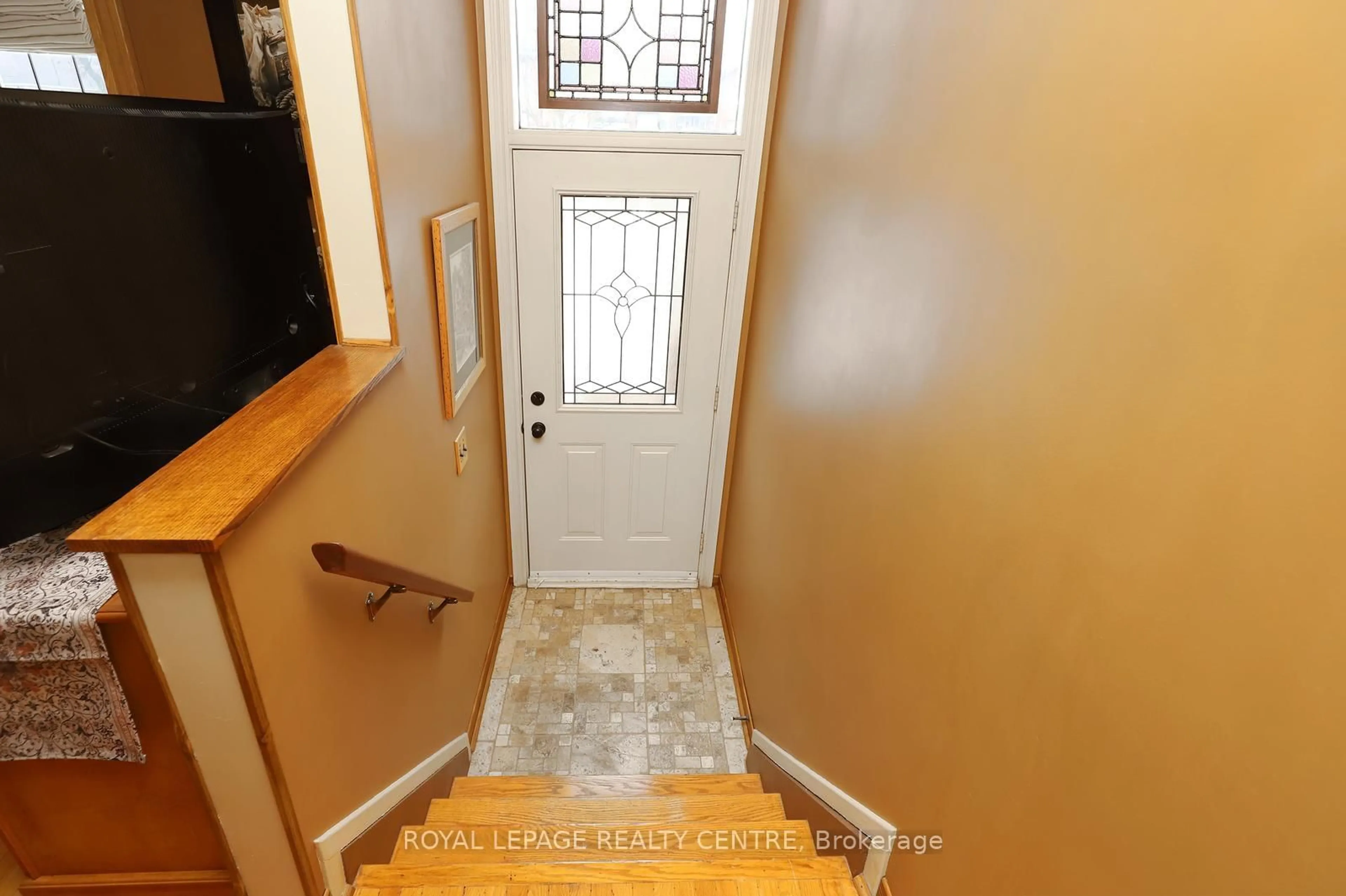 Indoor entryway for 3638 Anniversary Rd, Mississauga Ontario L5C 2G1