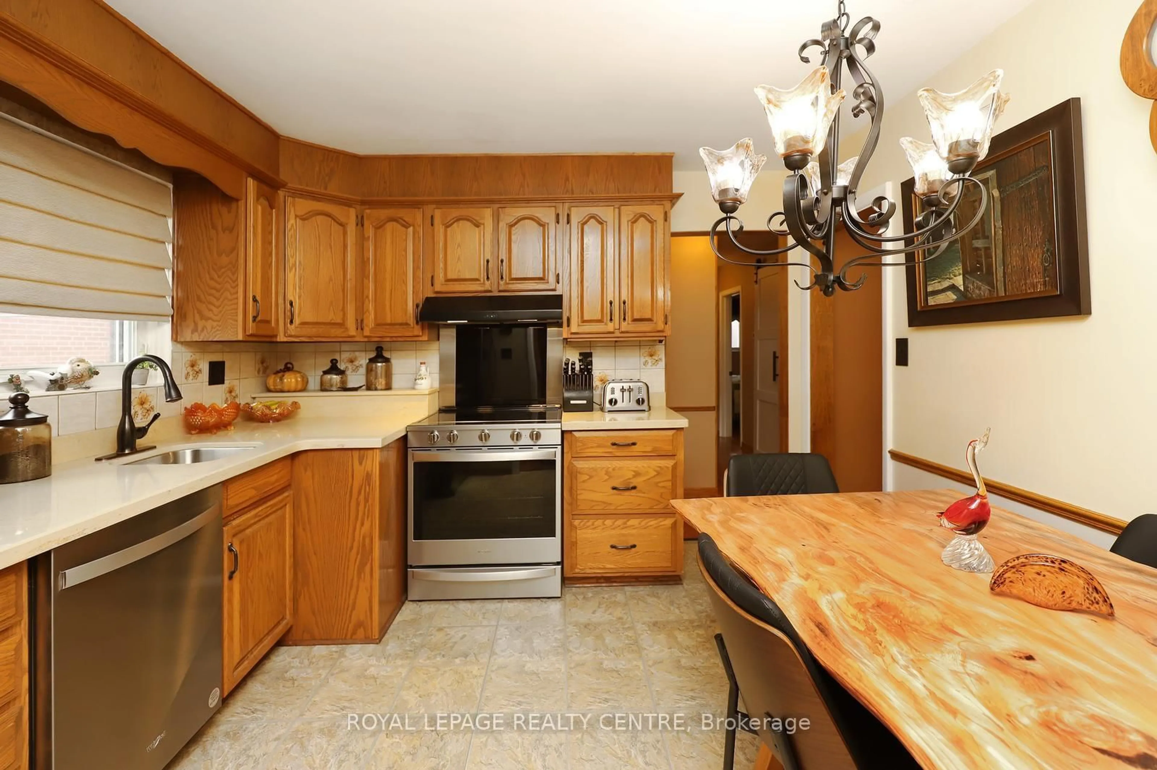 Standard kitchen, unknown for 3638 Anniversary Rd, Mississauga Ontario L5C 2G1