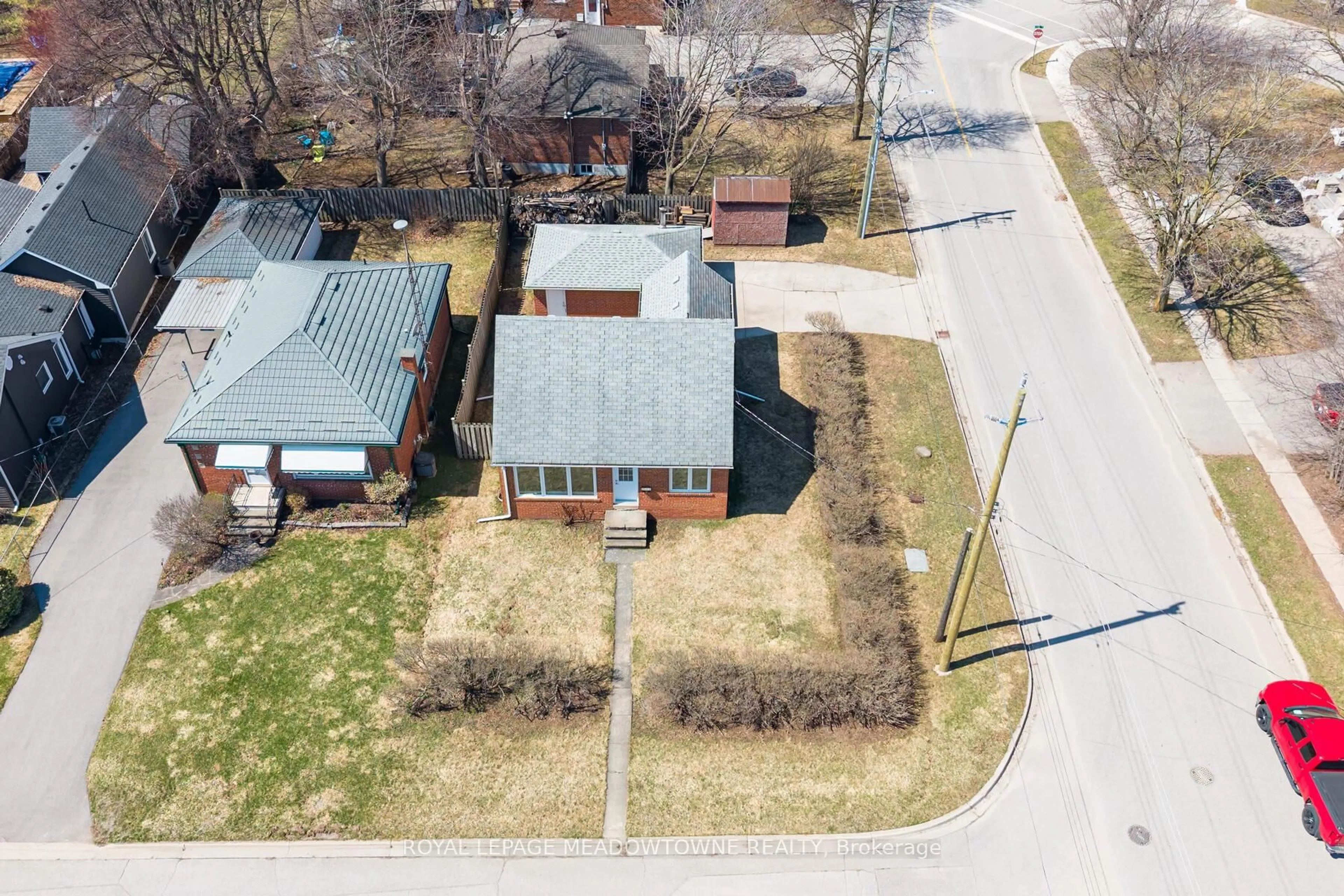 A pic from outside/outdoor area/front of a property/back of a property/a pic from drone, street for 3 Bard Lane, Halton Hills Ontario L7G 2M6