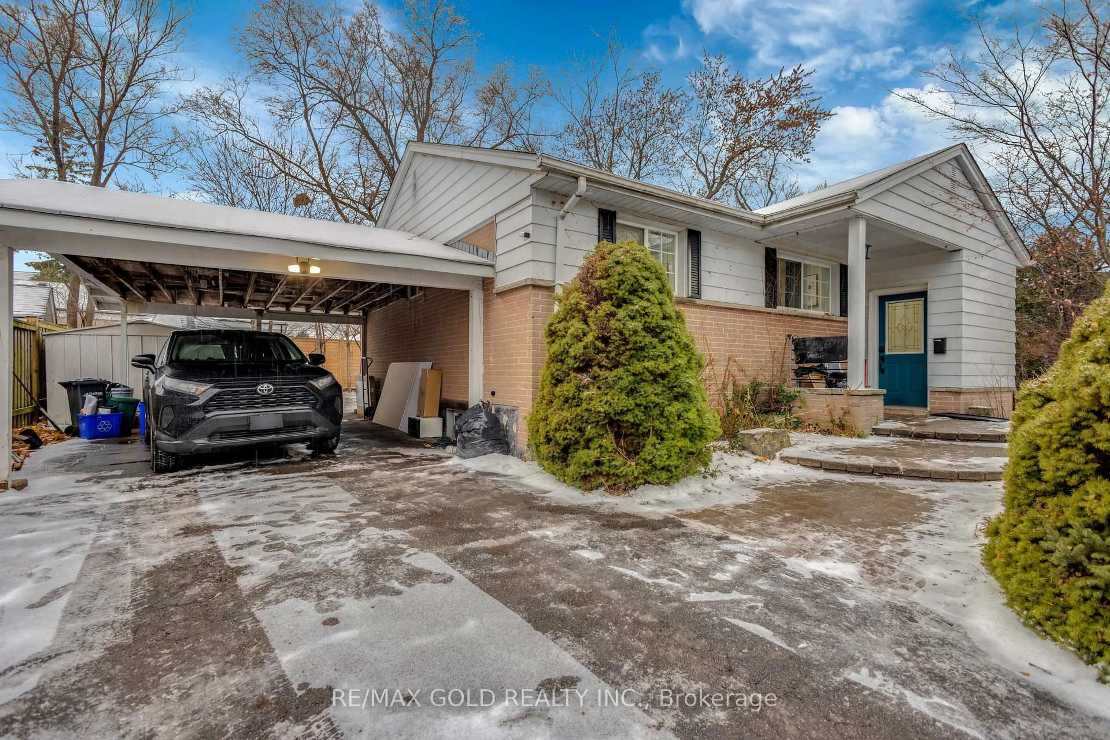 Indoor garage for 462 Samford Pl, Oakville Ontario L6L 4E8