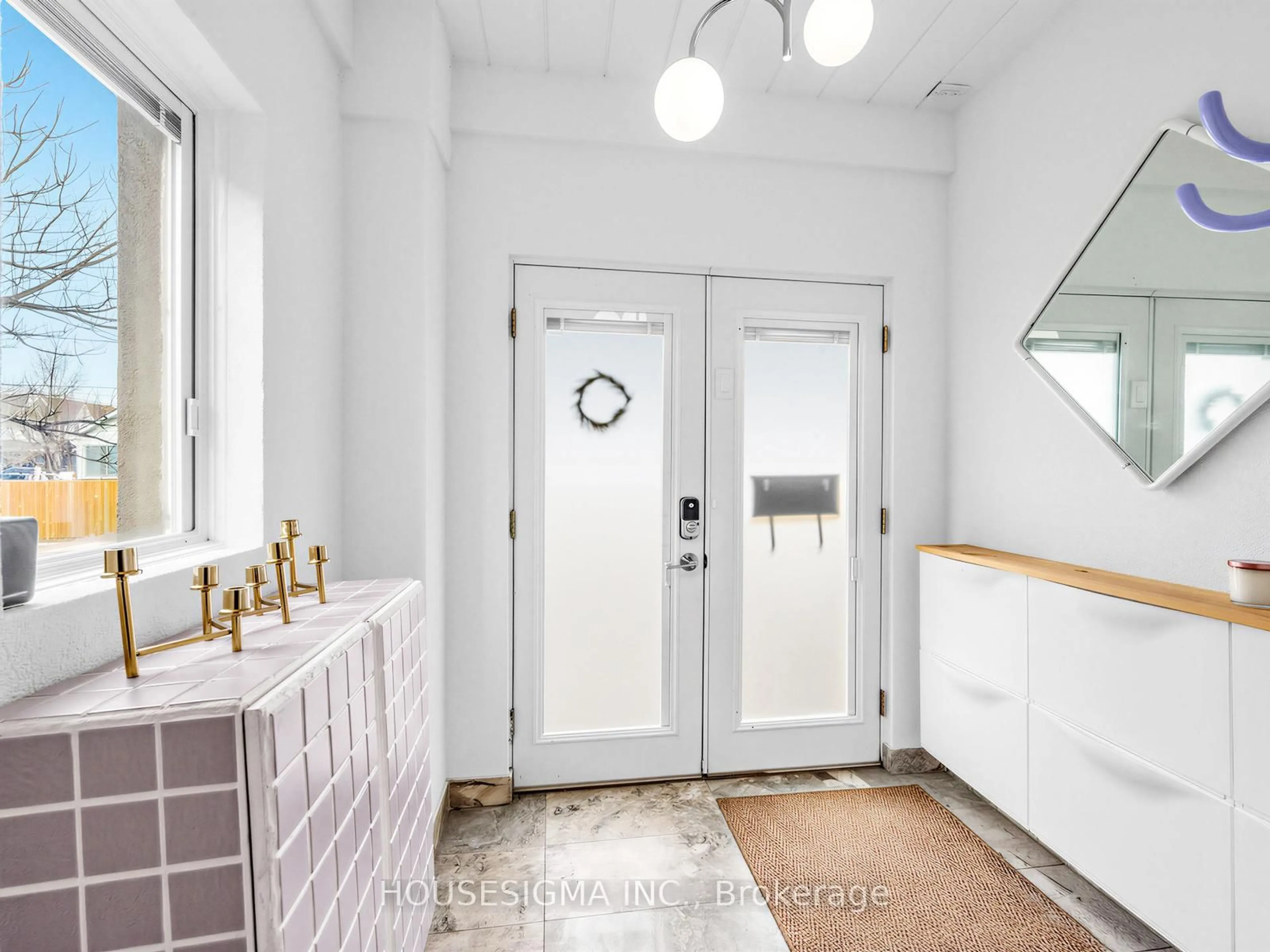 Indoor entryway for 75 Henrietta St, Toronto Ontario M6N 1S5