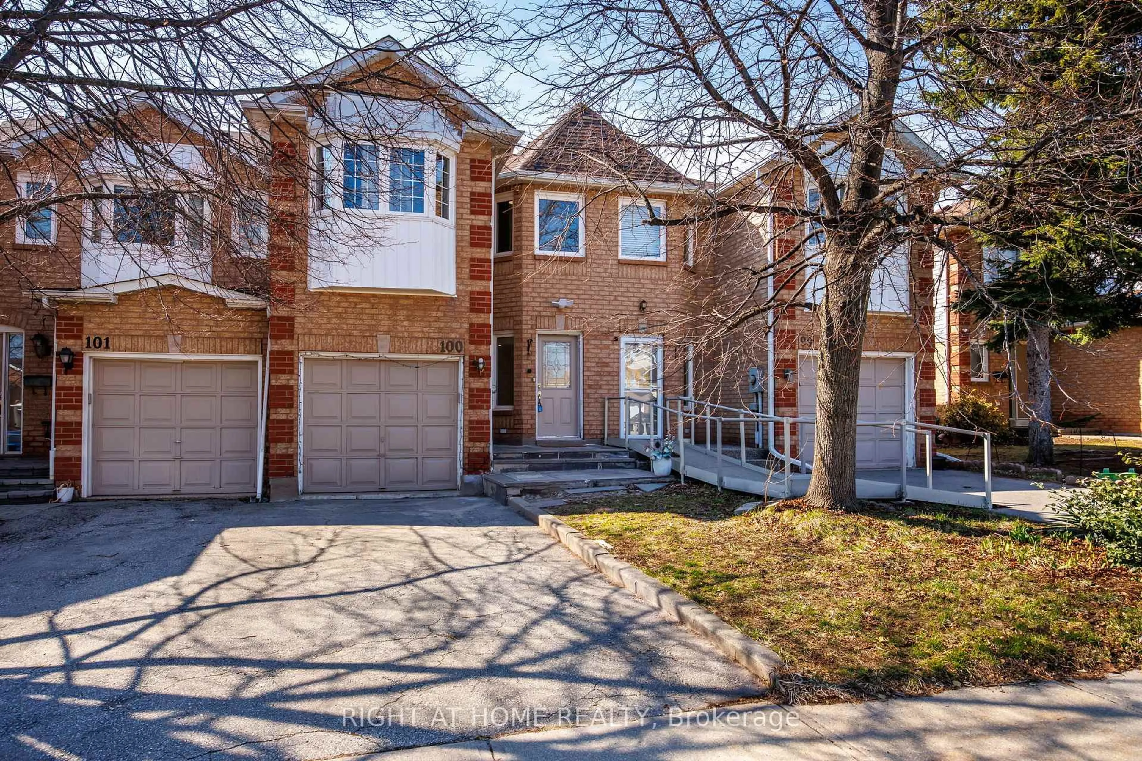 Home with brick exterior material, street for 2350 GRAND RAVINE Dr #100, Oakville Ontario L6H 6E2