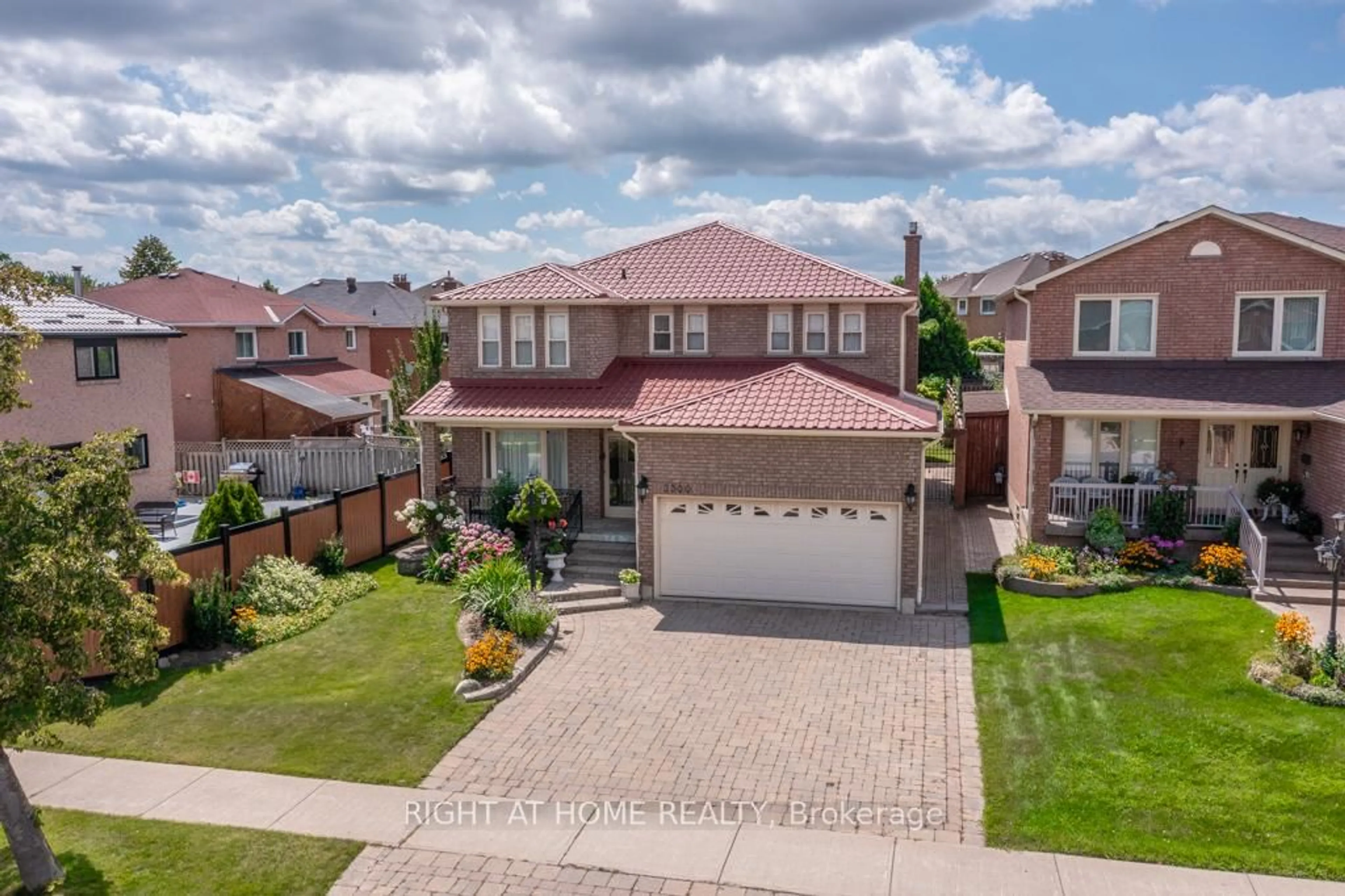 A pic from outside/outdoor area/front of a property/back of a property/a pic from drone, street for 3300 Redmond Rd, Mississauga Ontario L5B 3X1