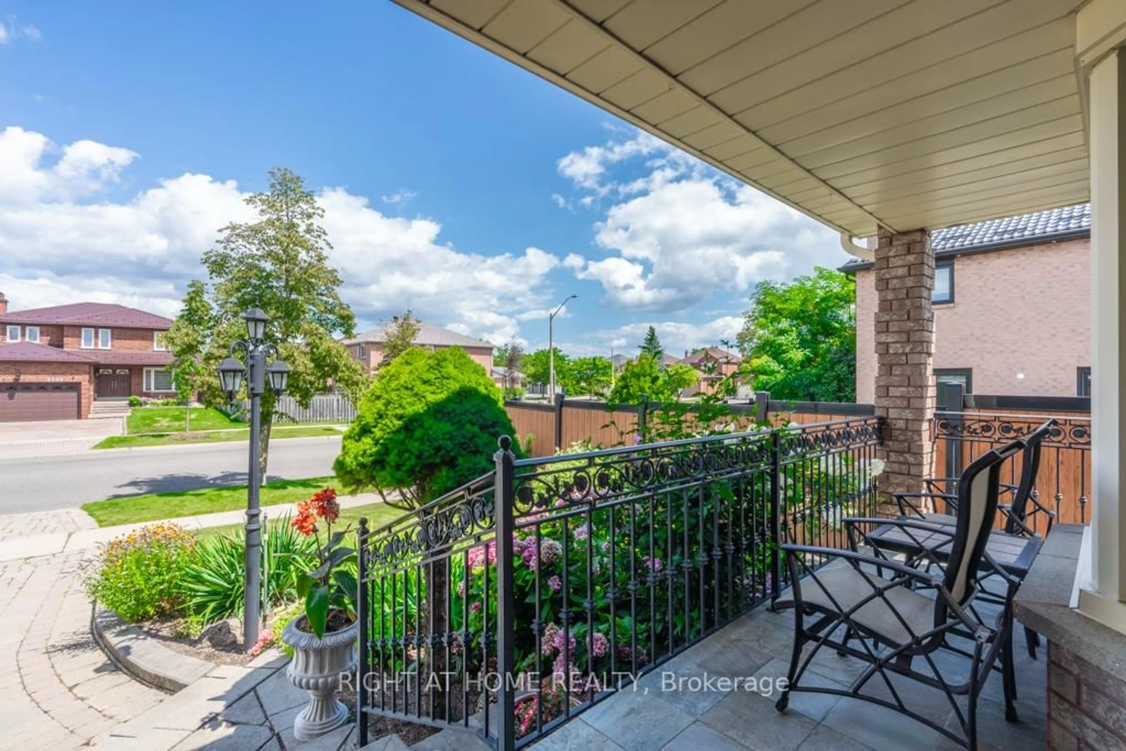 Patio, water/lake/river/ocean view for 3300 Redmond Rd, Mississauga Ontario L5B 3X1