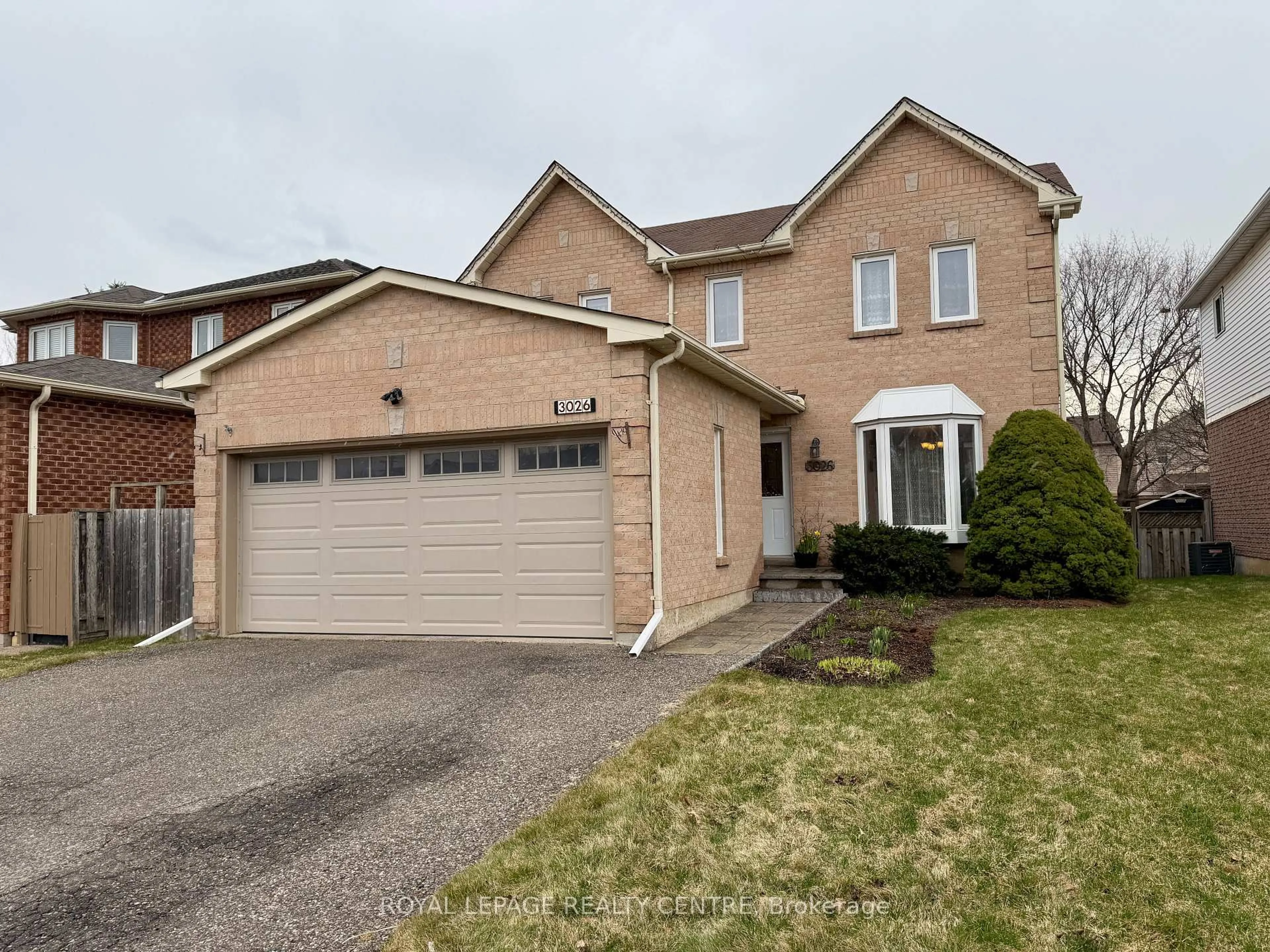 Home with brick exterior material, street for 3026 Dalehurst Dr, Mississauga Ontario L5N 6M8