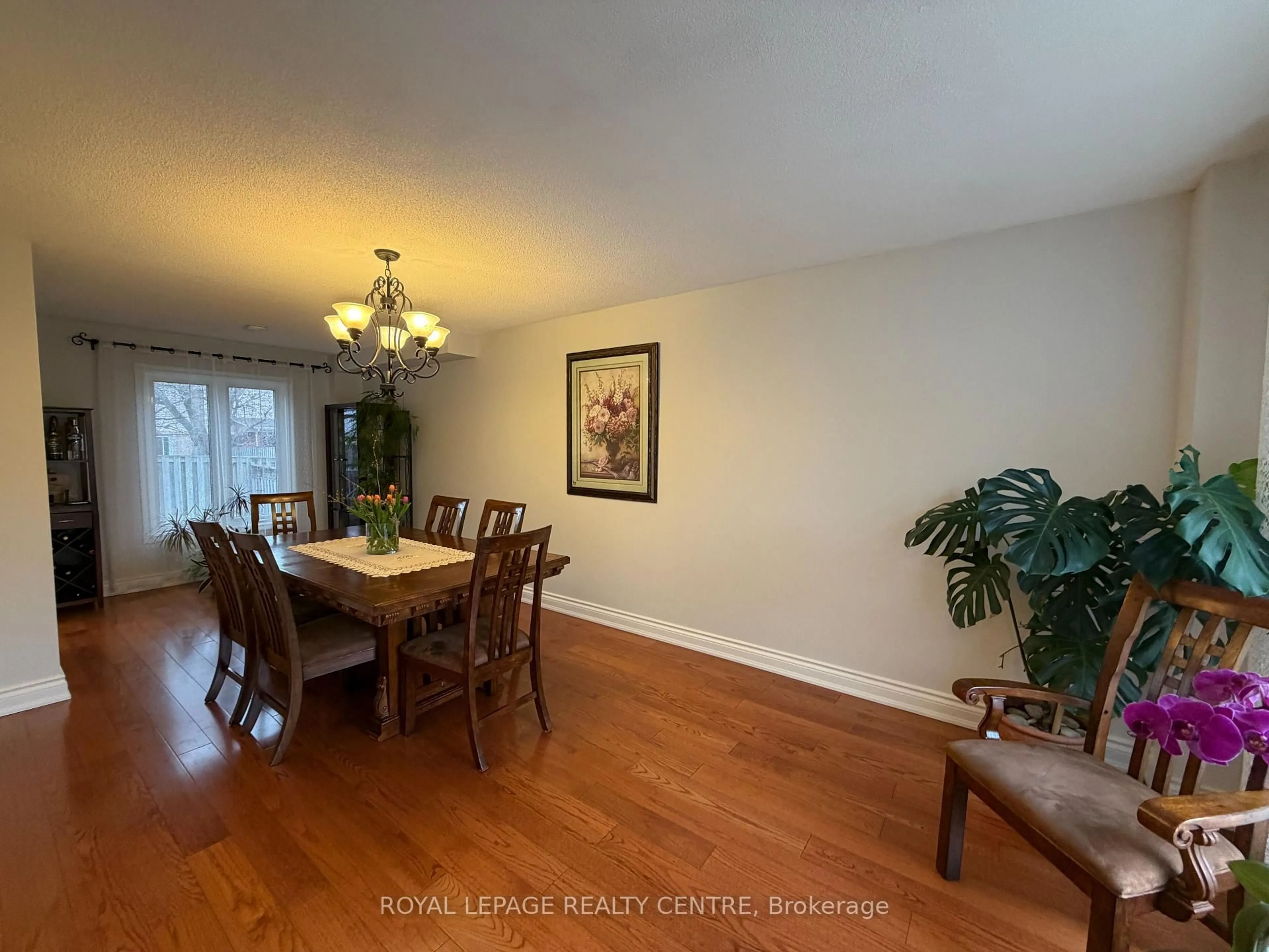 Dining room, wood/laminate floor for 3026 Dalehurst Dr, Mississauga Ontario L5N 6M8
