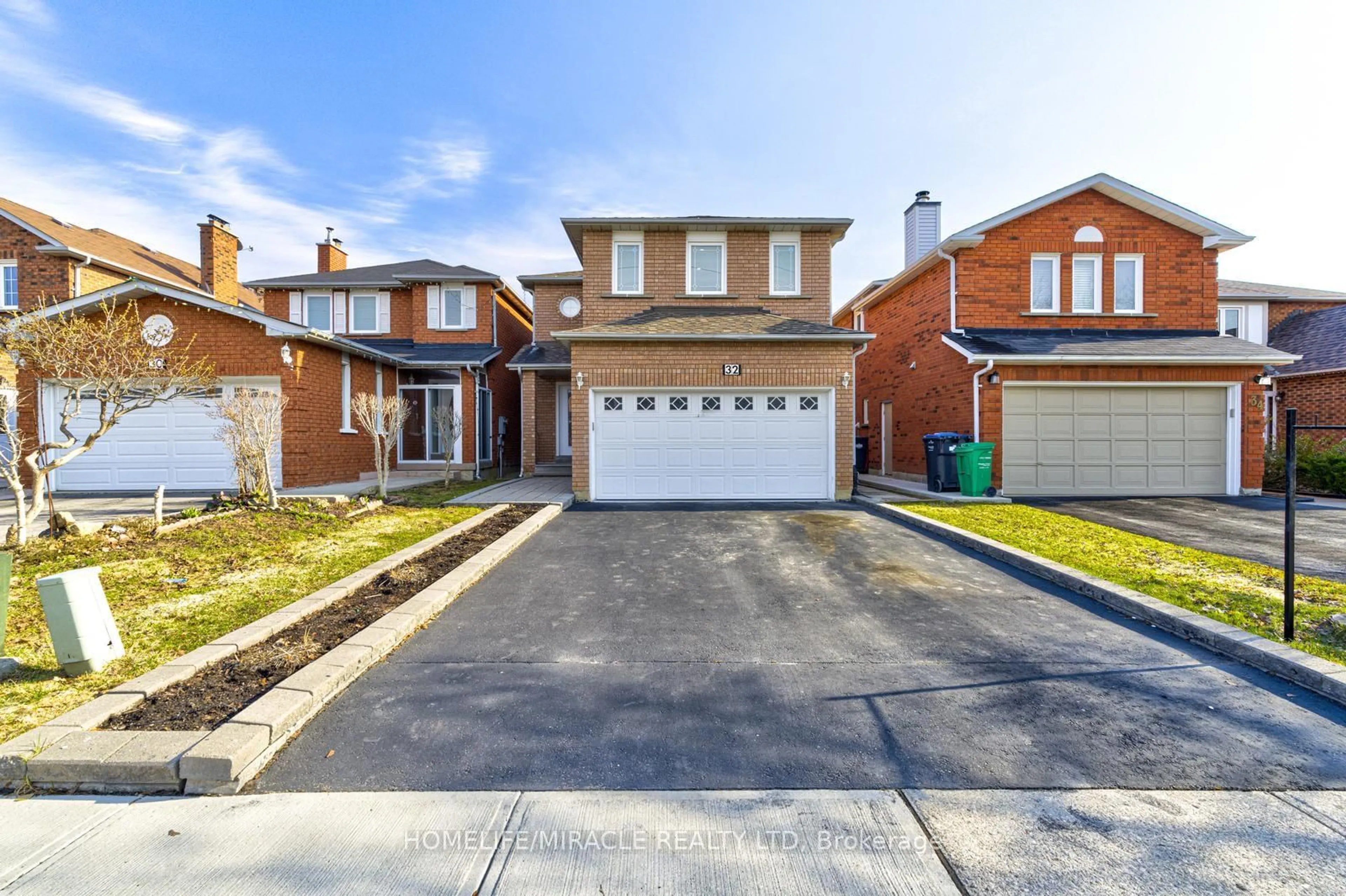 Home with brick exterior material, street for 32 Pennsylvania Ave, Brampton Ontario L6Y 4N7