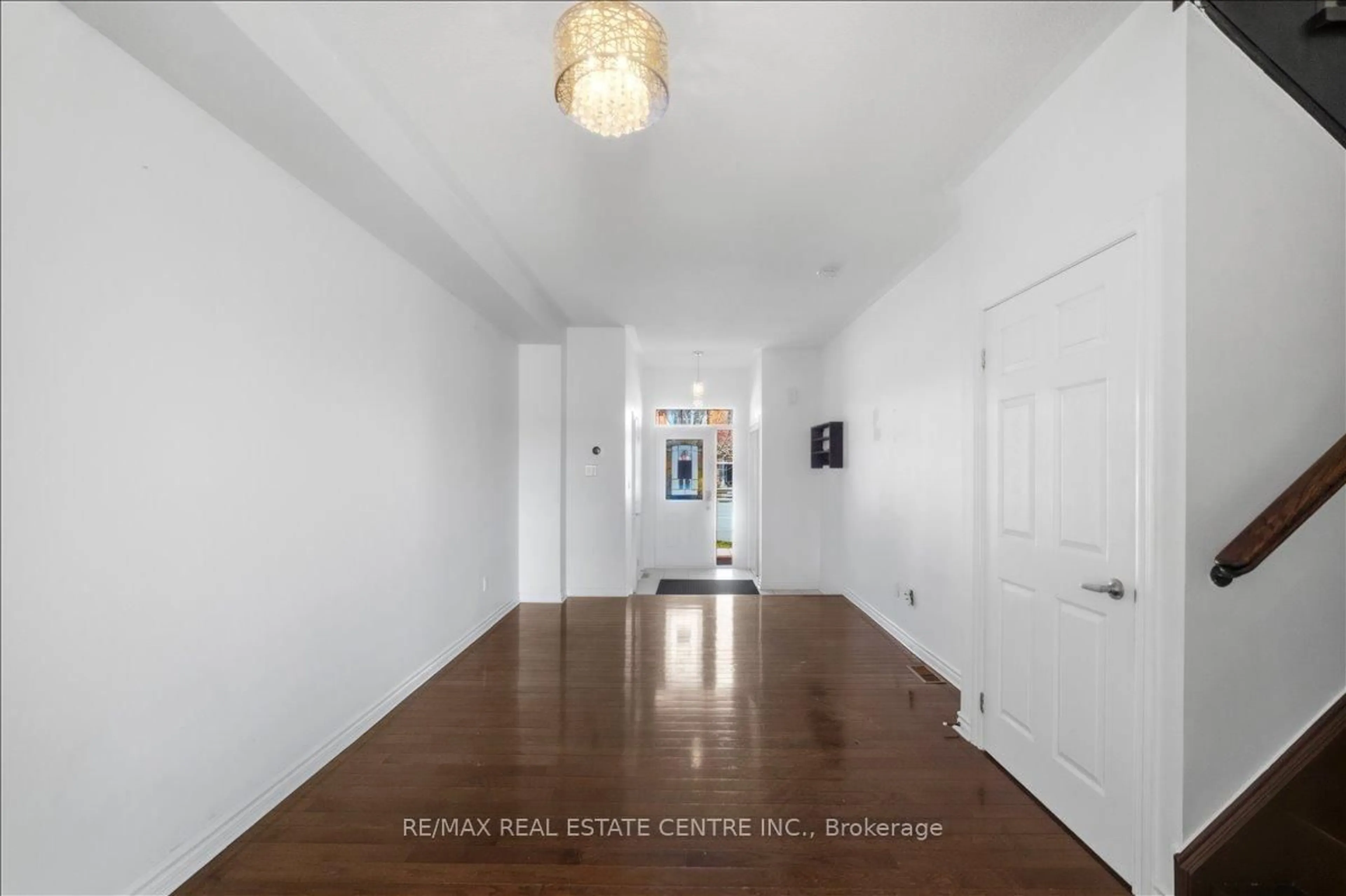 Indoor entryway for 355 Hobbs Cres, Milton Ontario L9T 0J3