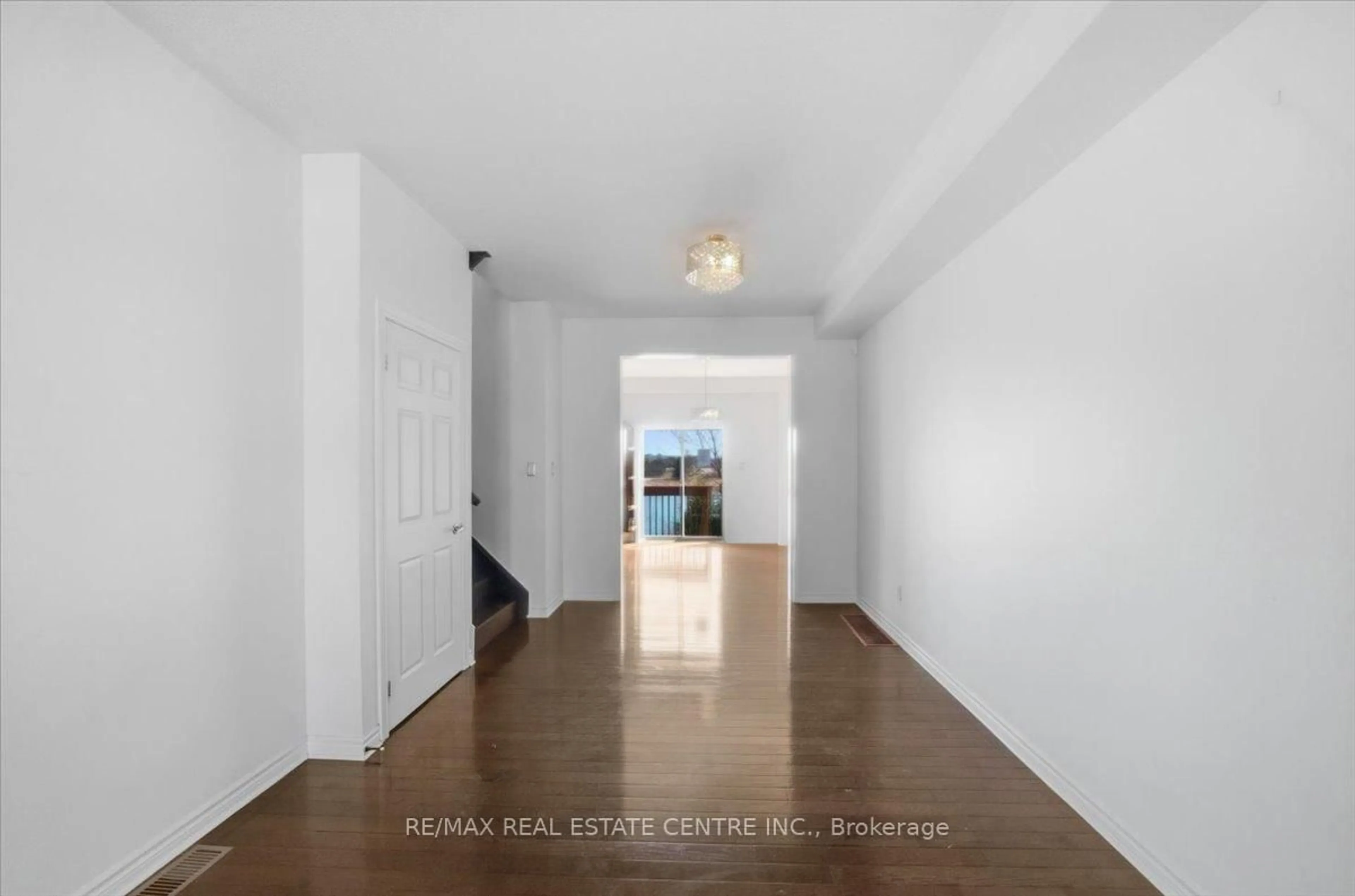 Indoor entryway for 355 Hobbs Cres, Milton Ontario L9T 0J3