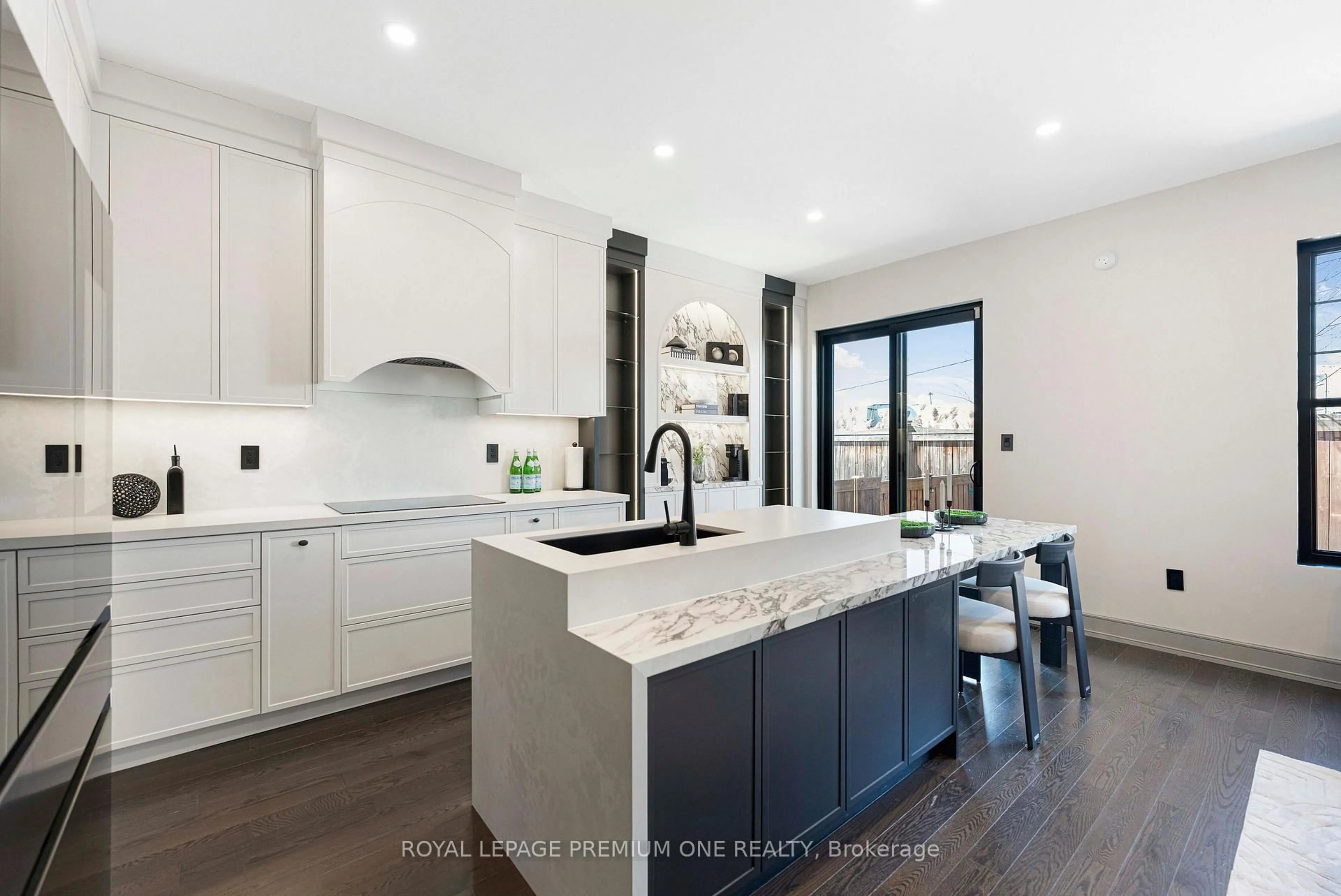 Open concept kitchen, ceramic/tile floor for 18 Morra Ave, Caledon Ontario L7E 4K5