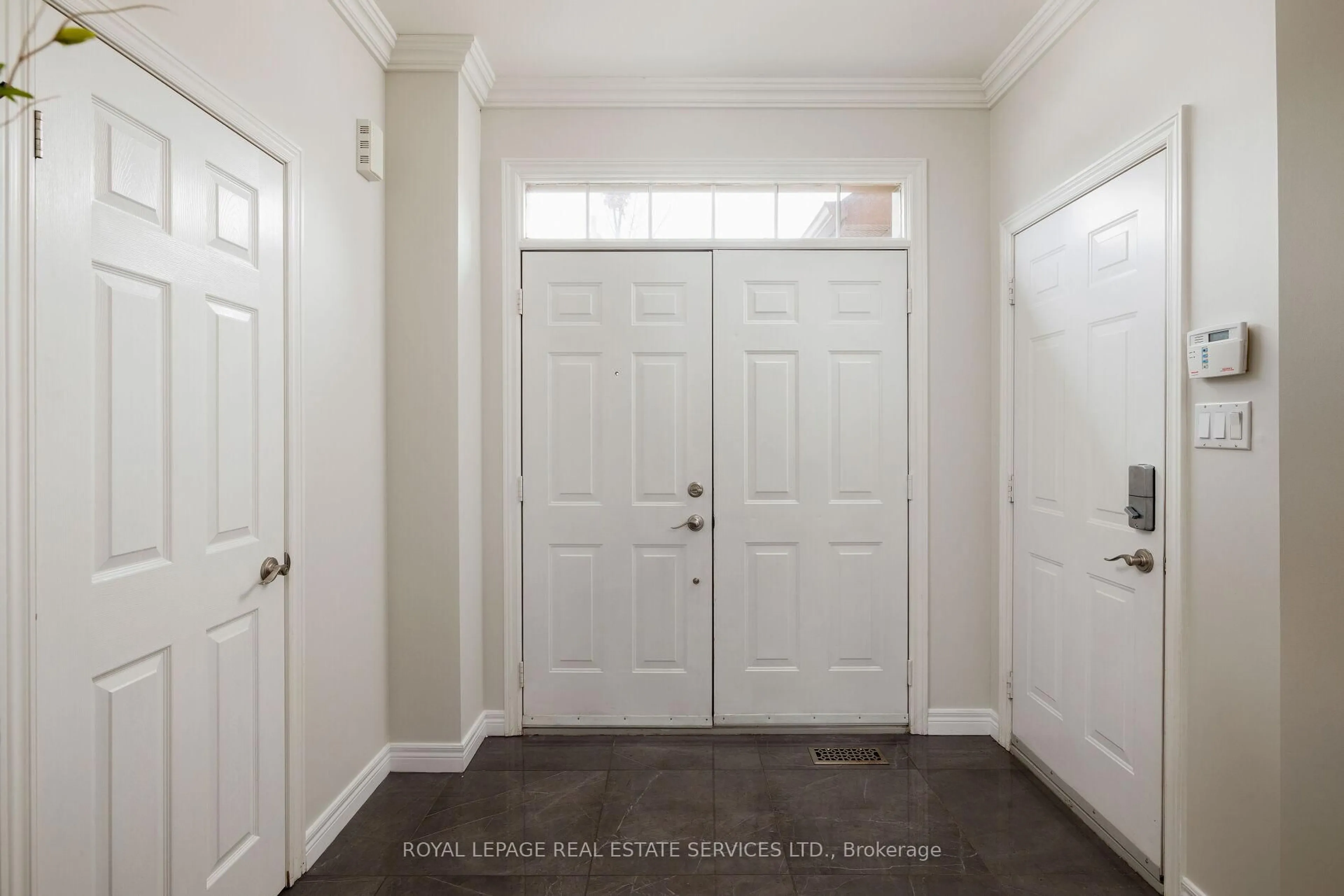 Indoor entryway for 1434 Gulledge Tr, Oakville Ontario L6M 3Z8