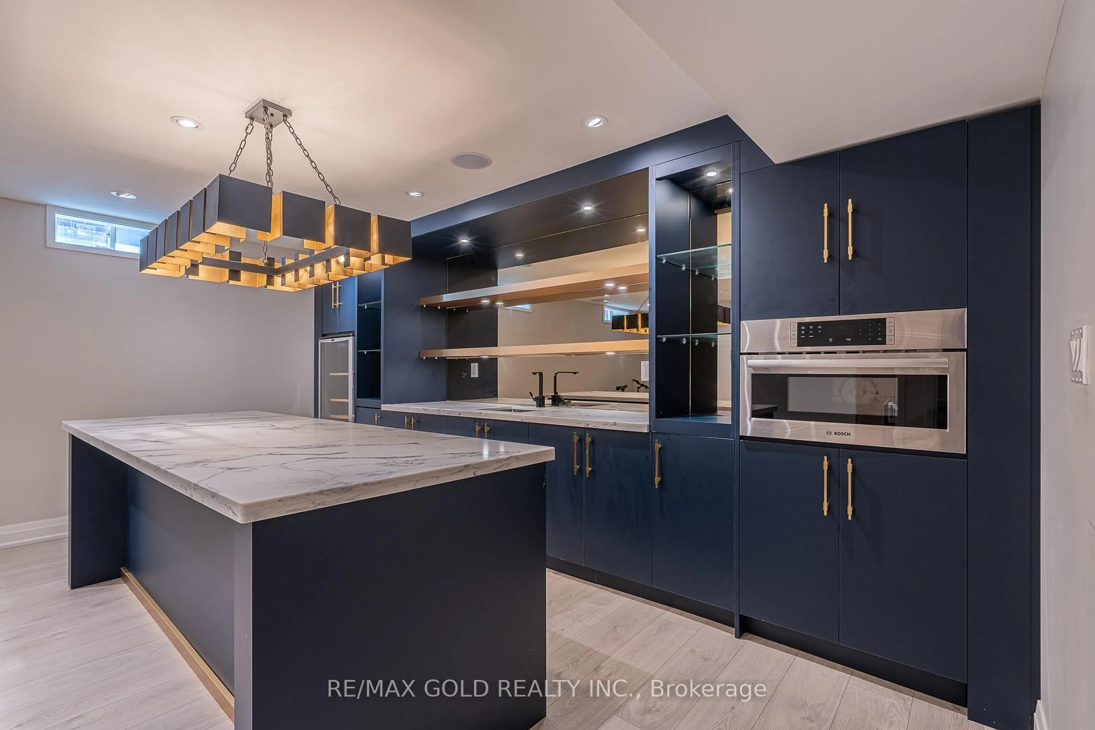 Contemporary kitchen, ceramic/tile floor for 61 Yellowknife Rd, Brampton Ontario L6R 0B3