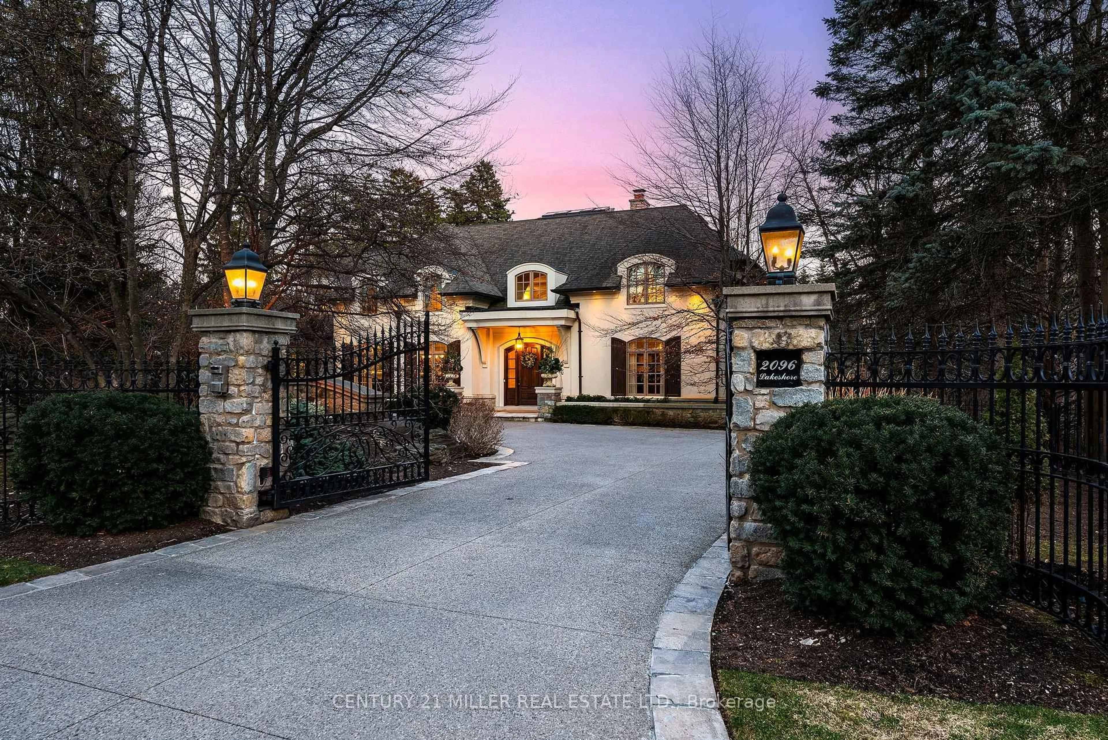 Unknown for 2096 Lakeshore Rd, Oakville Ontario L6J 1M3