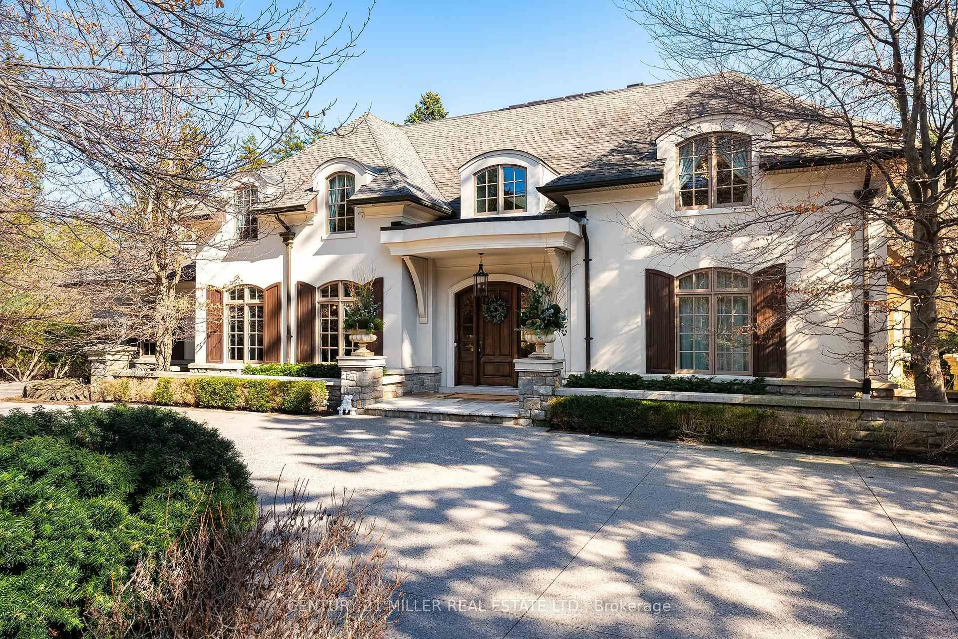 Home with brick exterior material, street for 2096 Lakeshore Rd, Oakville Ontario L6J 1M3