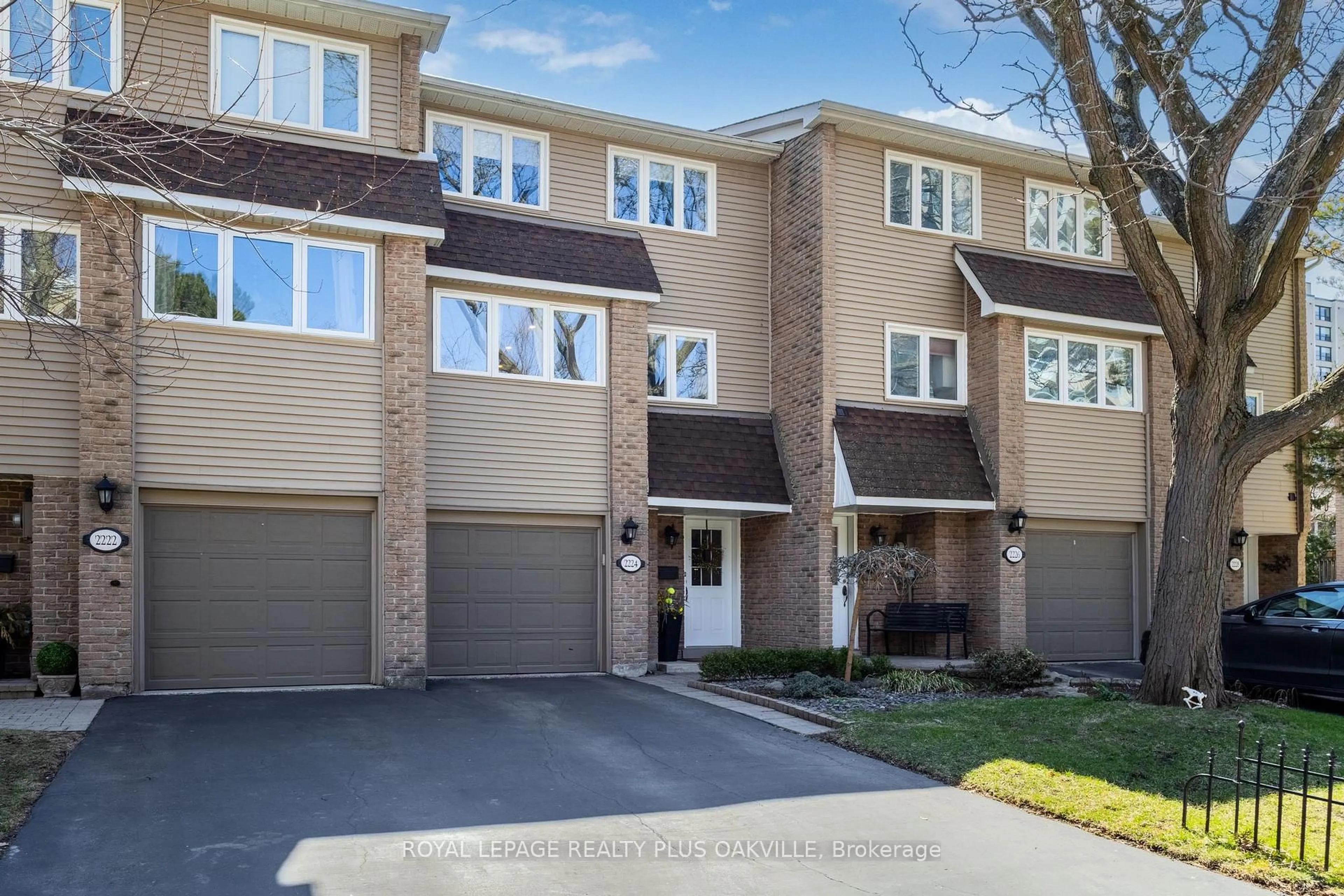 Unknown for 2224 Marine Dr, Oakville Ontario L6L 1C1