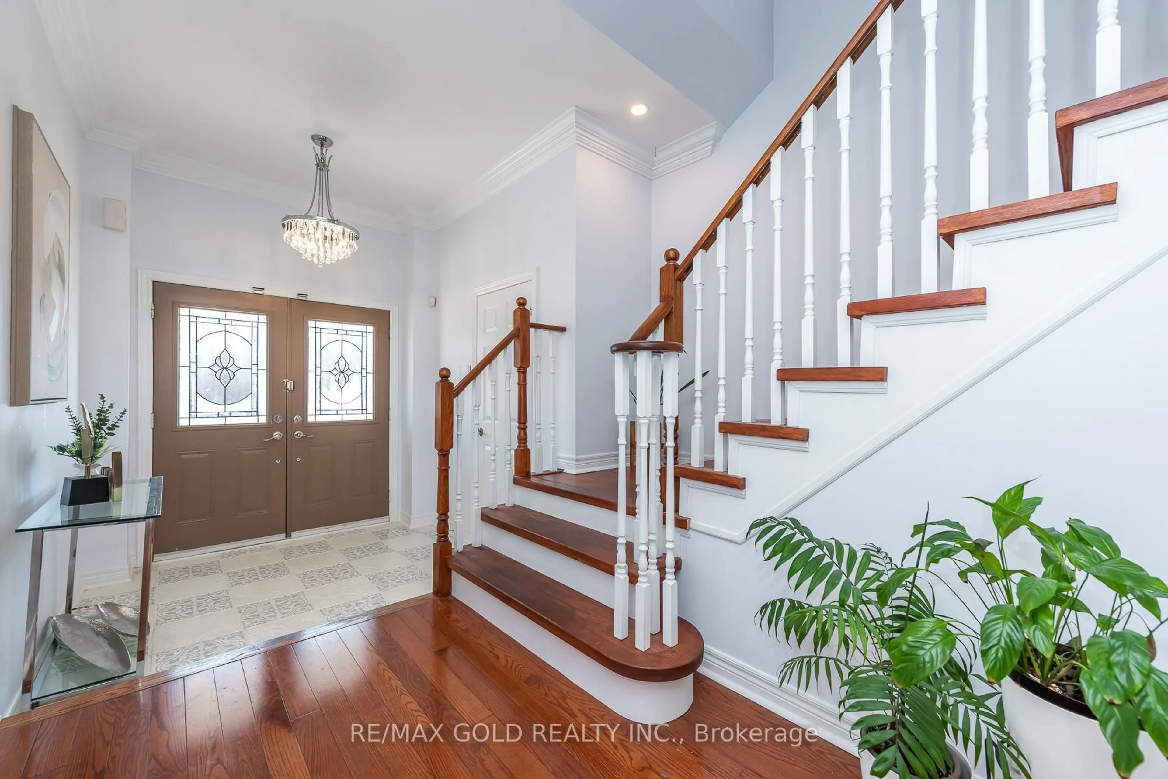 Indoor entryway for 36 Tatra Cres, Brampton Ontario L6Y 0K6