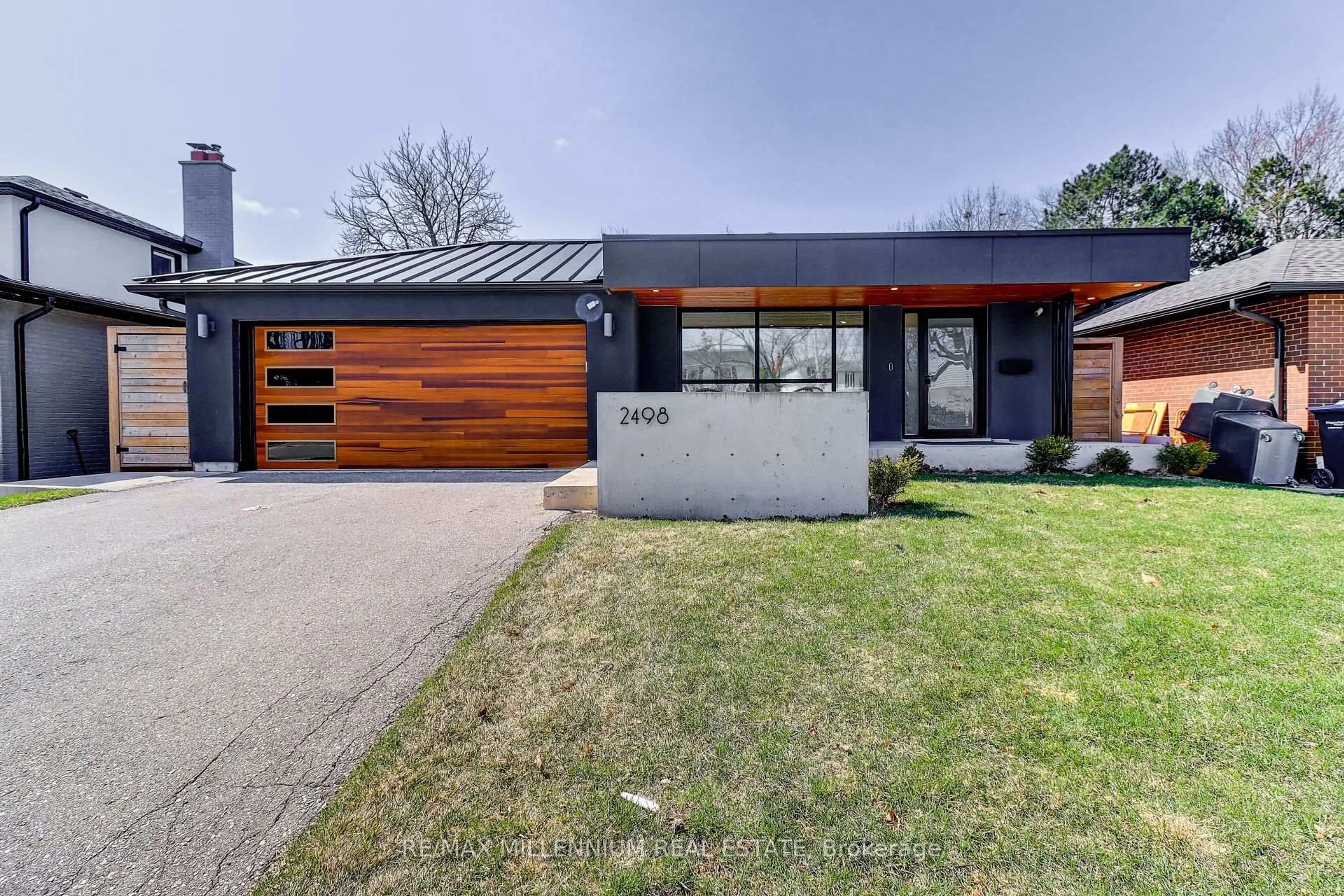 Home with brick exterior material, street for 2498 Frankfield Rd, Mississauga Ontario L5K 2A6