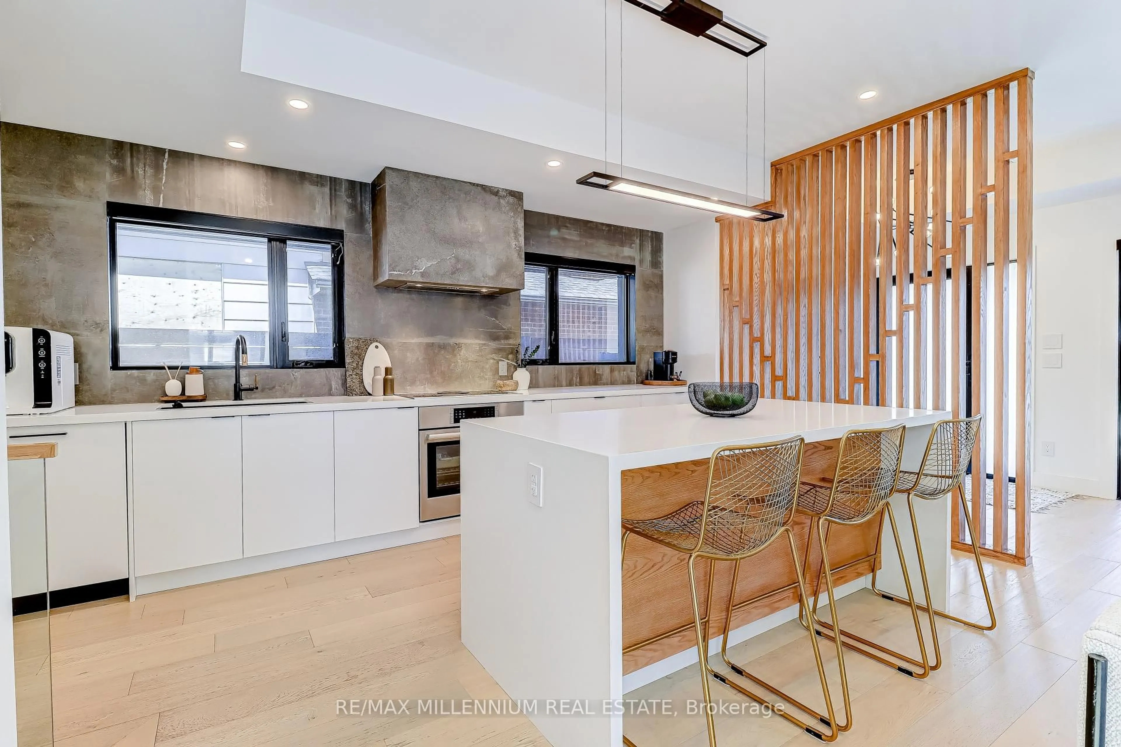 Contemporary kitchen, unknown for 2498 Frankfield Rd, Mississauga Ontario L5K 2A6