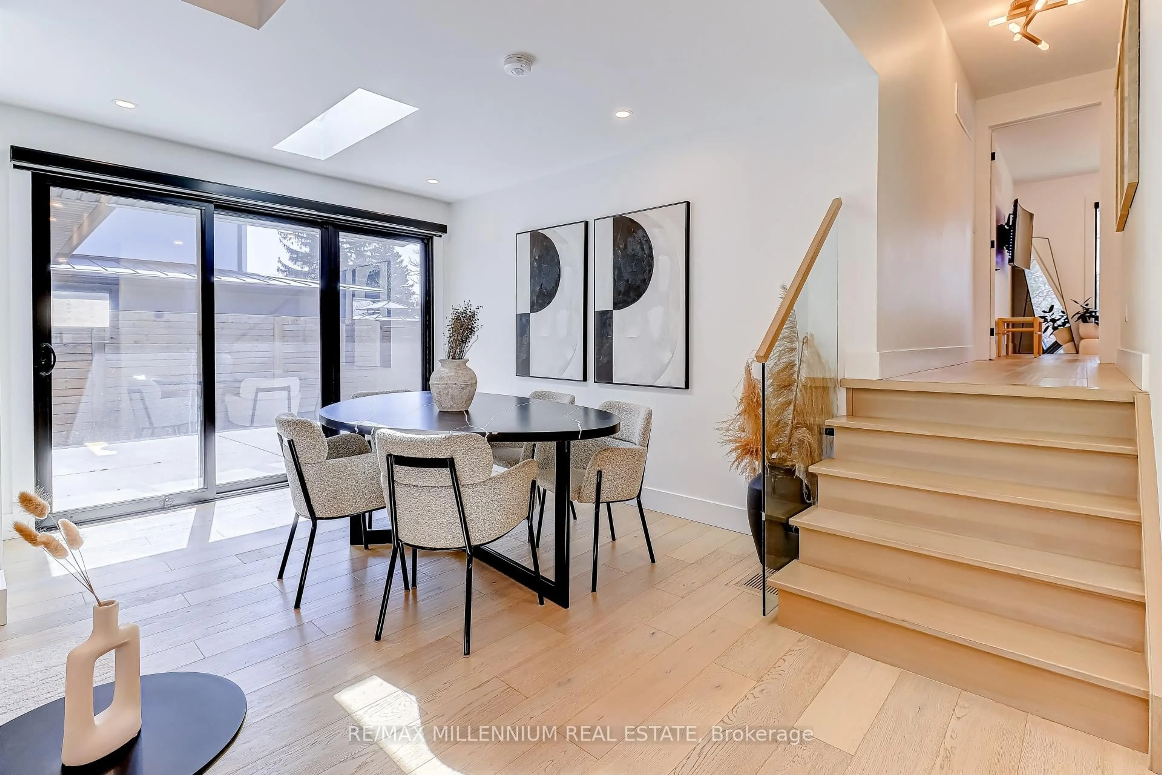 Unknown for 2498 Frankfield Rd, Mississauga Ontario L5K 2A6