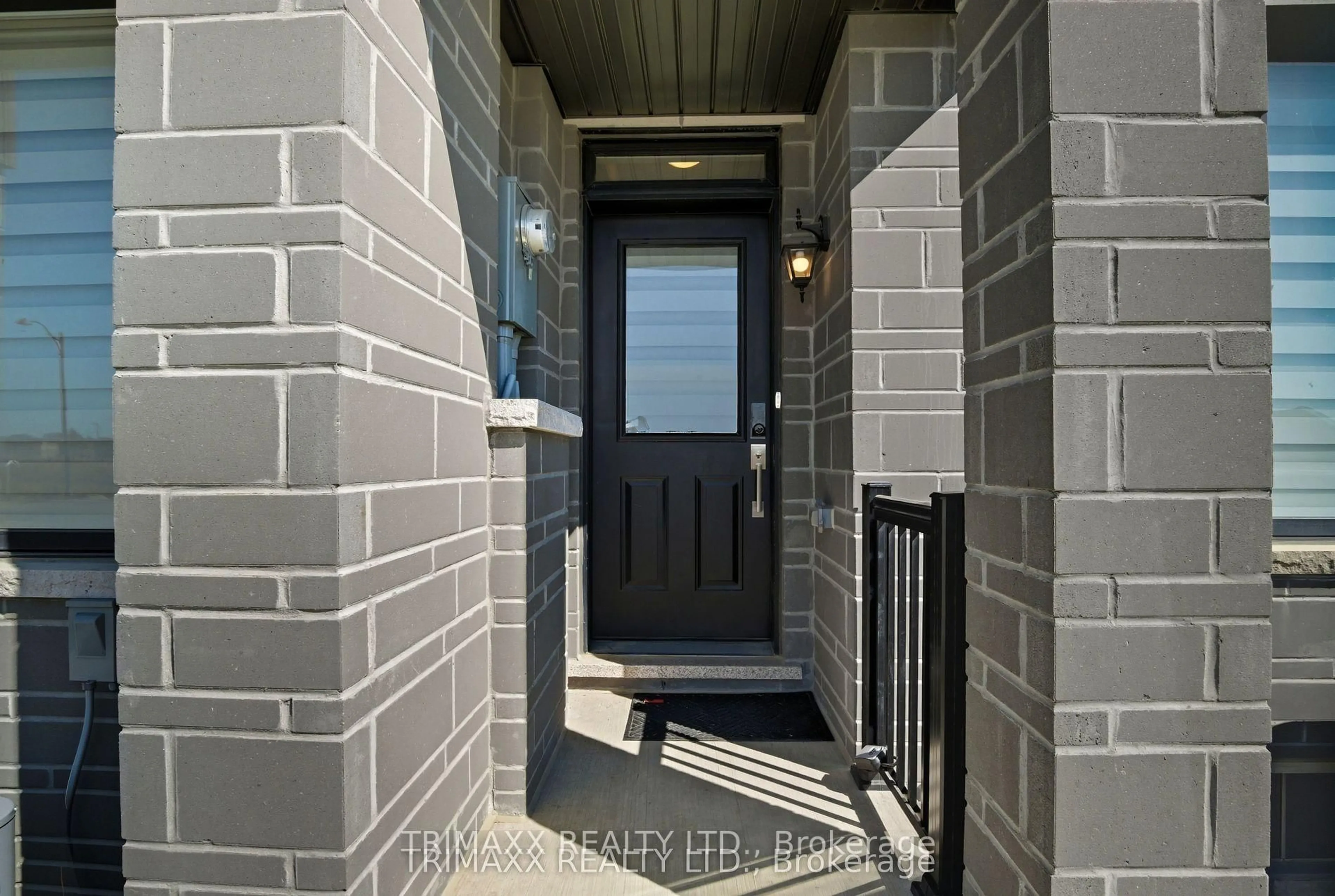 Indoor entryway for 389 Inspire Blvd, Brampton Ontario L6R 4E4