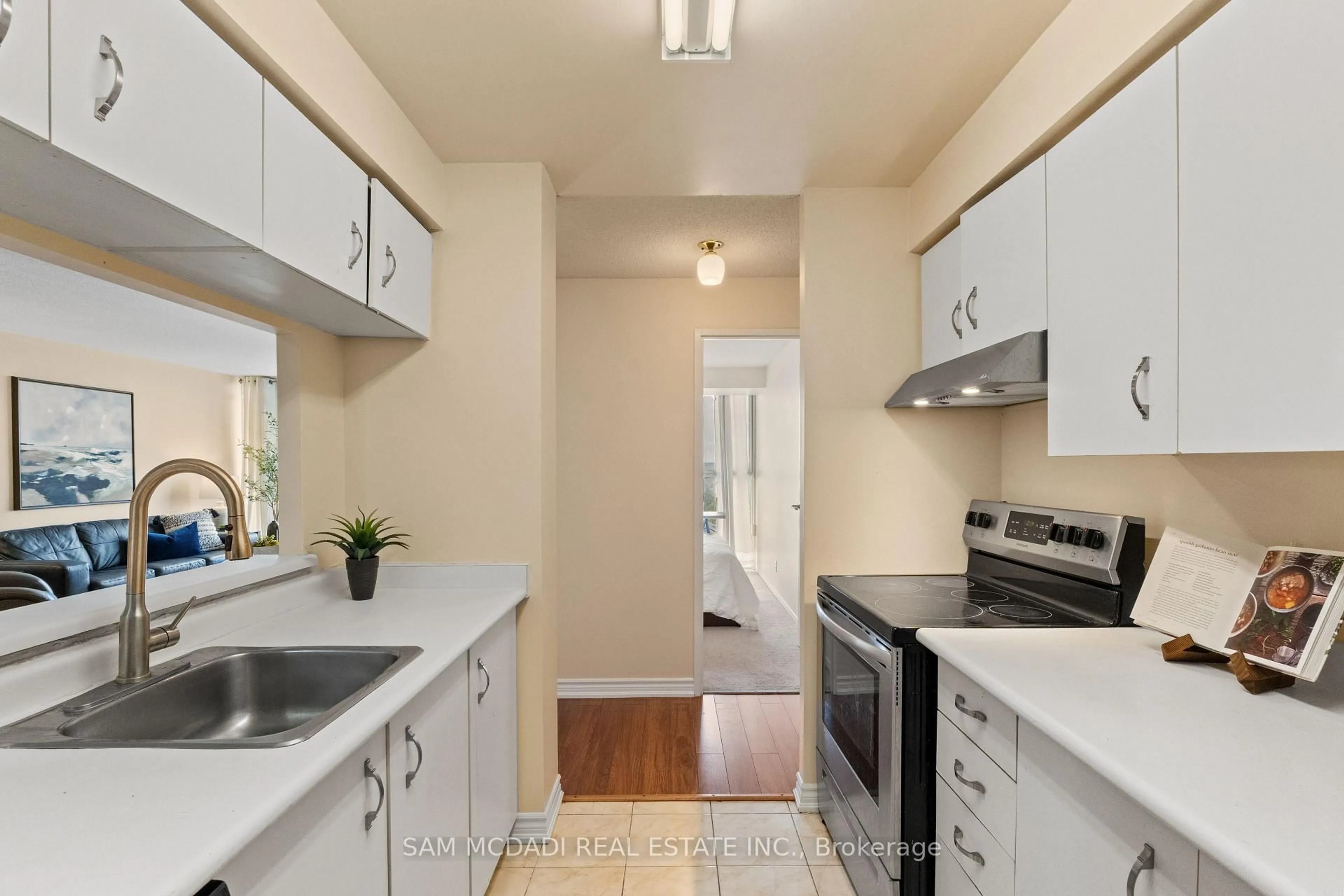 Standard kitchen, unknown for 35 Trailwood Dr #1013, Mississauga Ontario L4Z 3L6