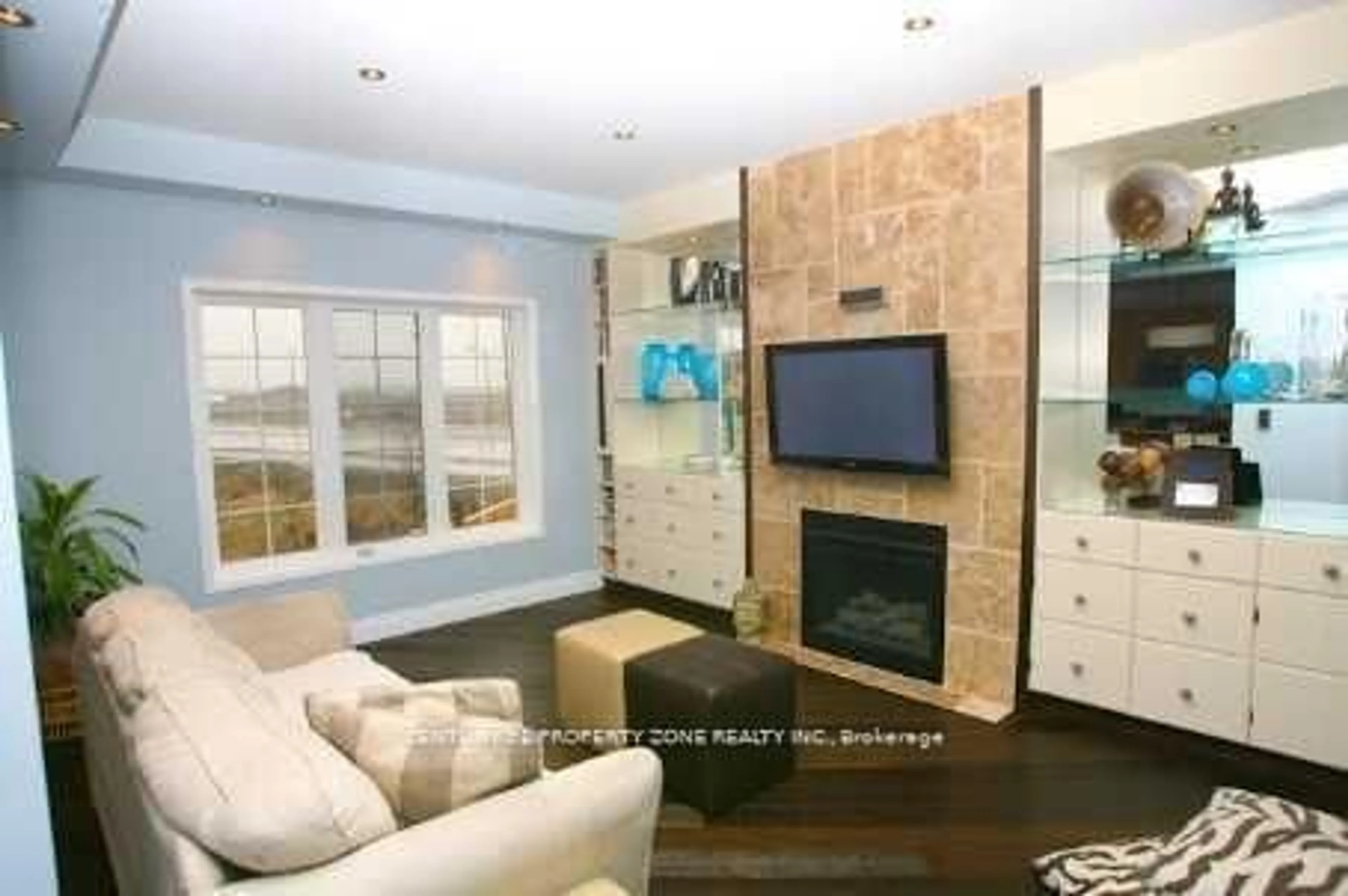 Living room with furniture, unknown for 2 Abbotsbury Dr, Brampton Ontario L6X 0S3