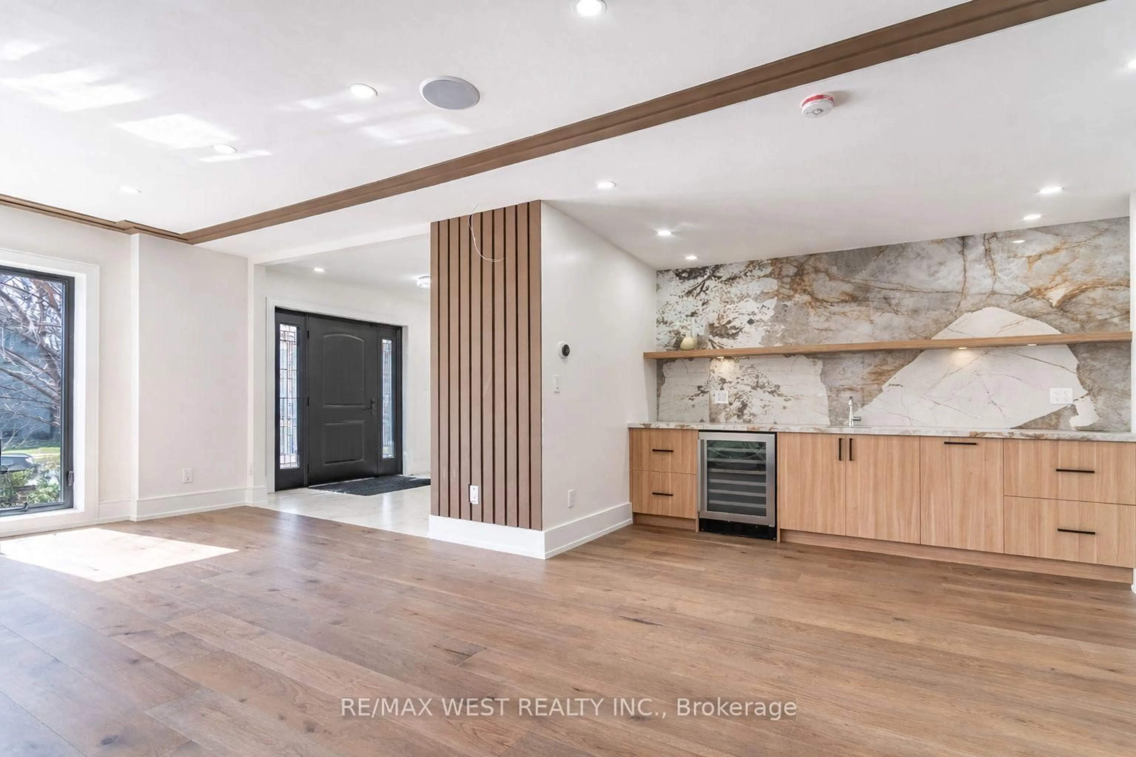 Open concept kitchen, unknown for 29 Blaketon Rd, Toronto Ontario M9B 4W4