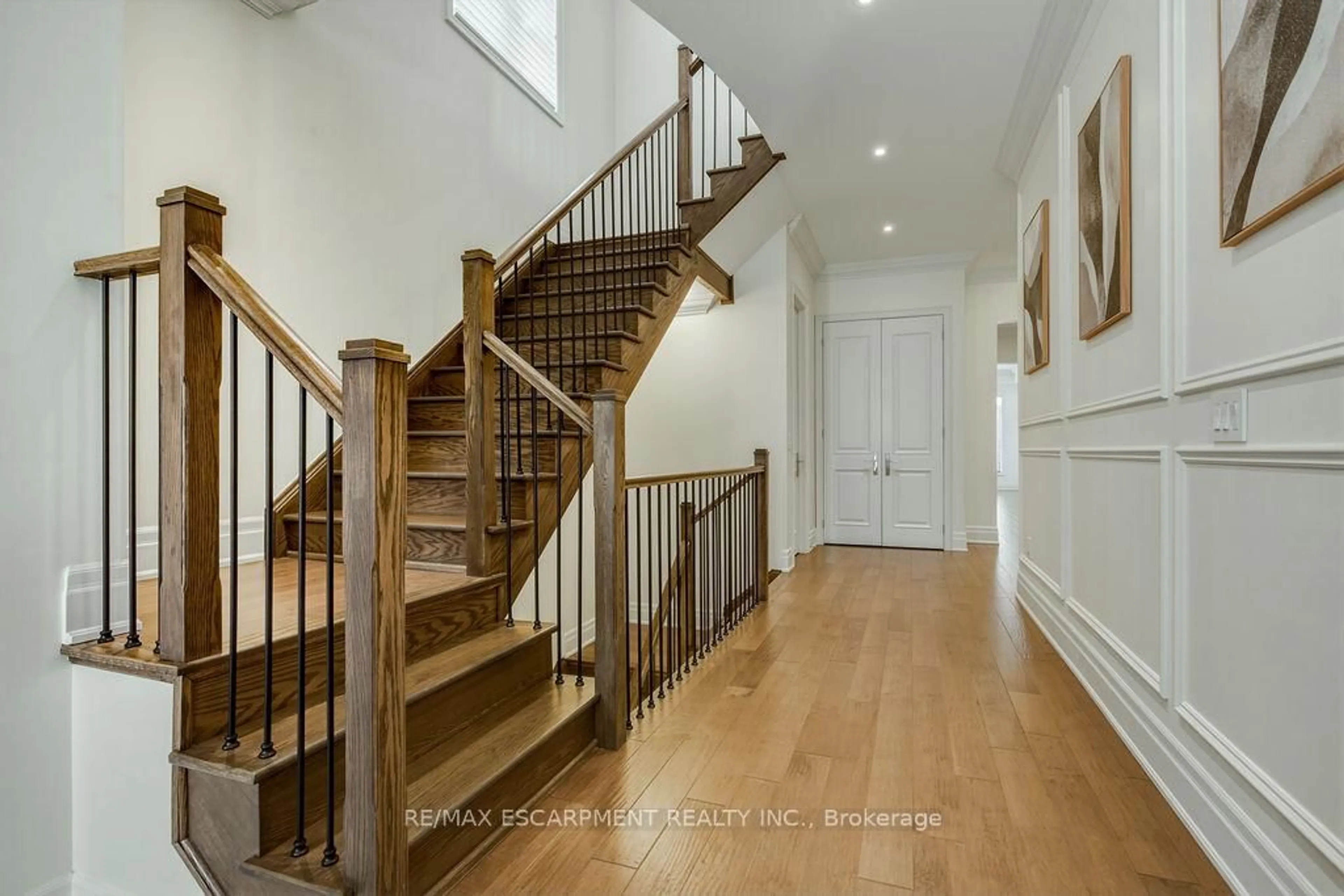 Stairs for 343 Tudor Ave, Oakville Ontario L6K 2V5