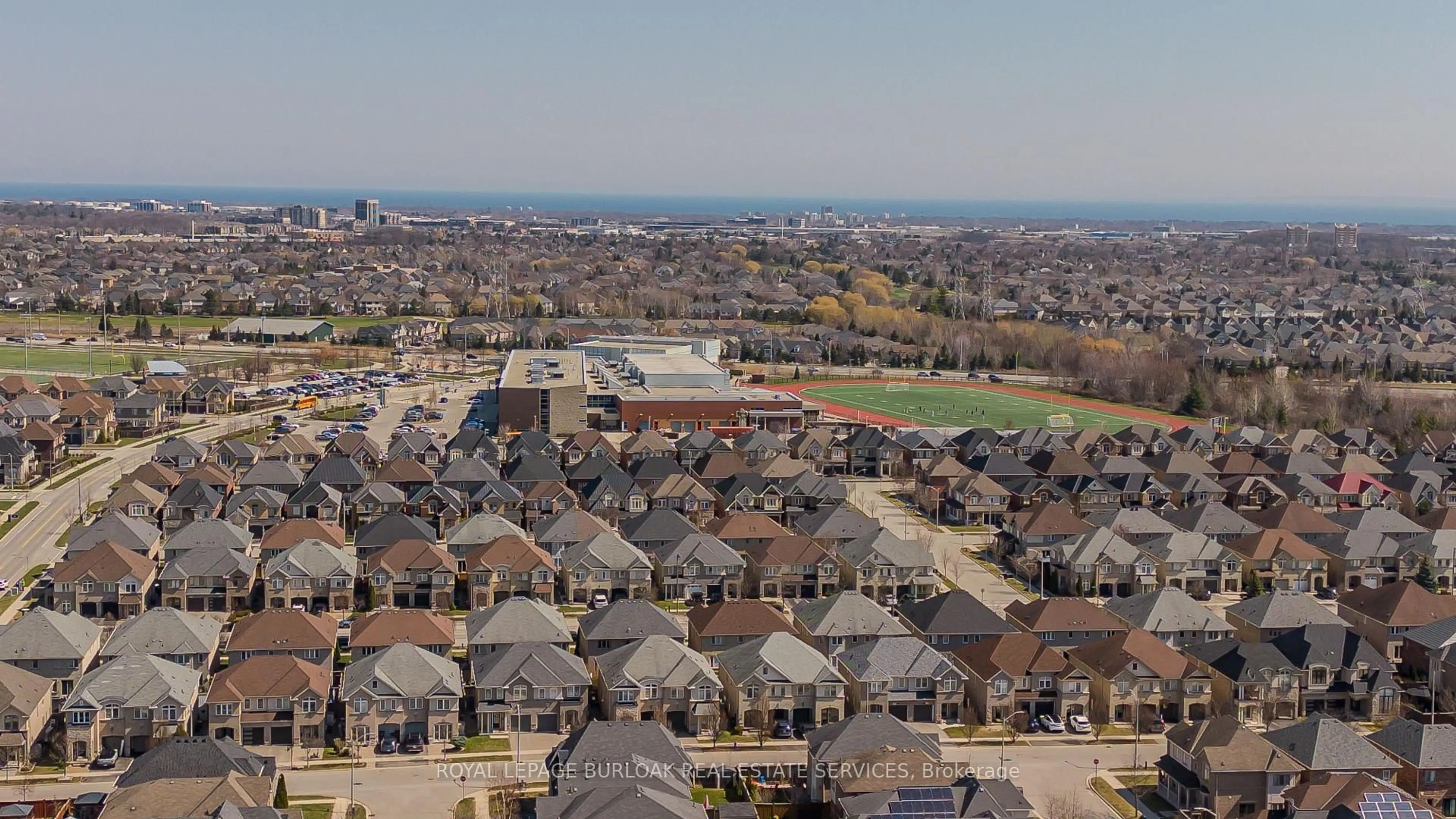 A pic from outside/outdoor area/front of a property/back of a property/a pic from drone, unknown for 3200 Cotter Rd, Burlington Ontario L7M 0N4