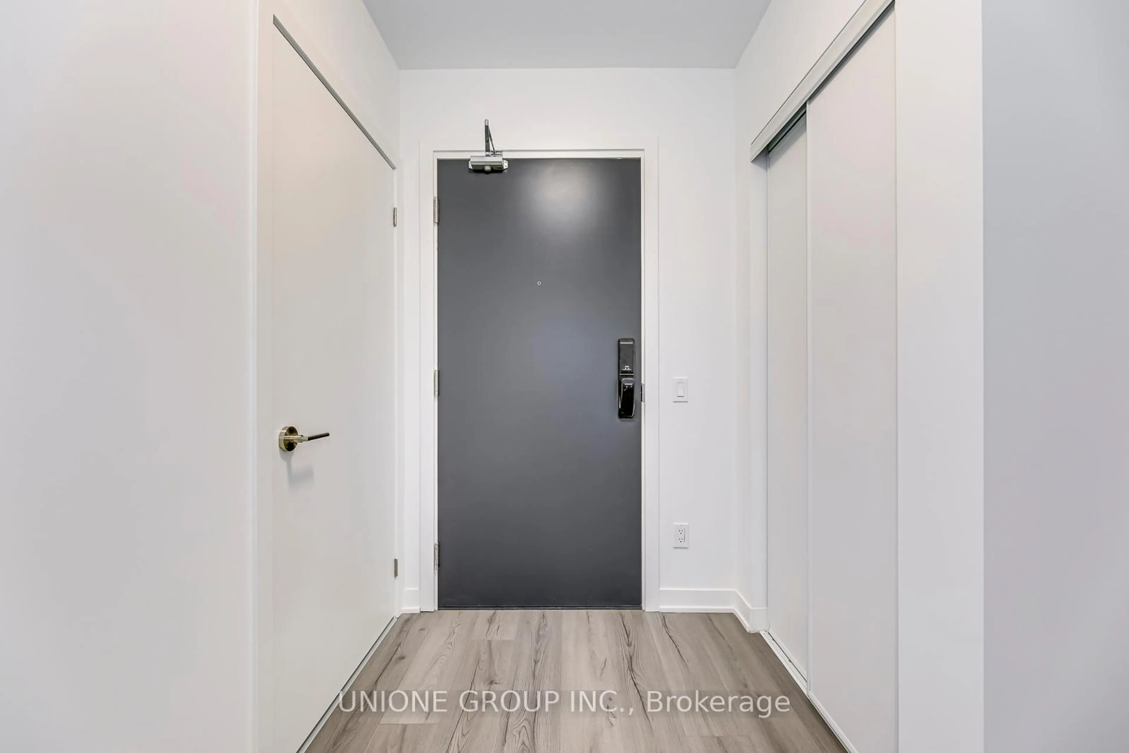 Indoor entryway for 405 Dundas St #320, Oakville Ontario L6M 5P9