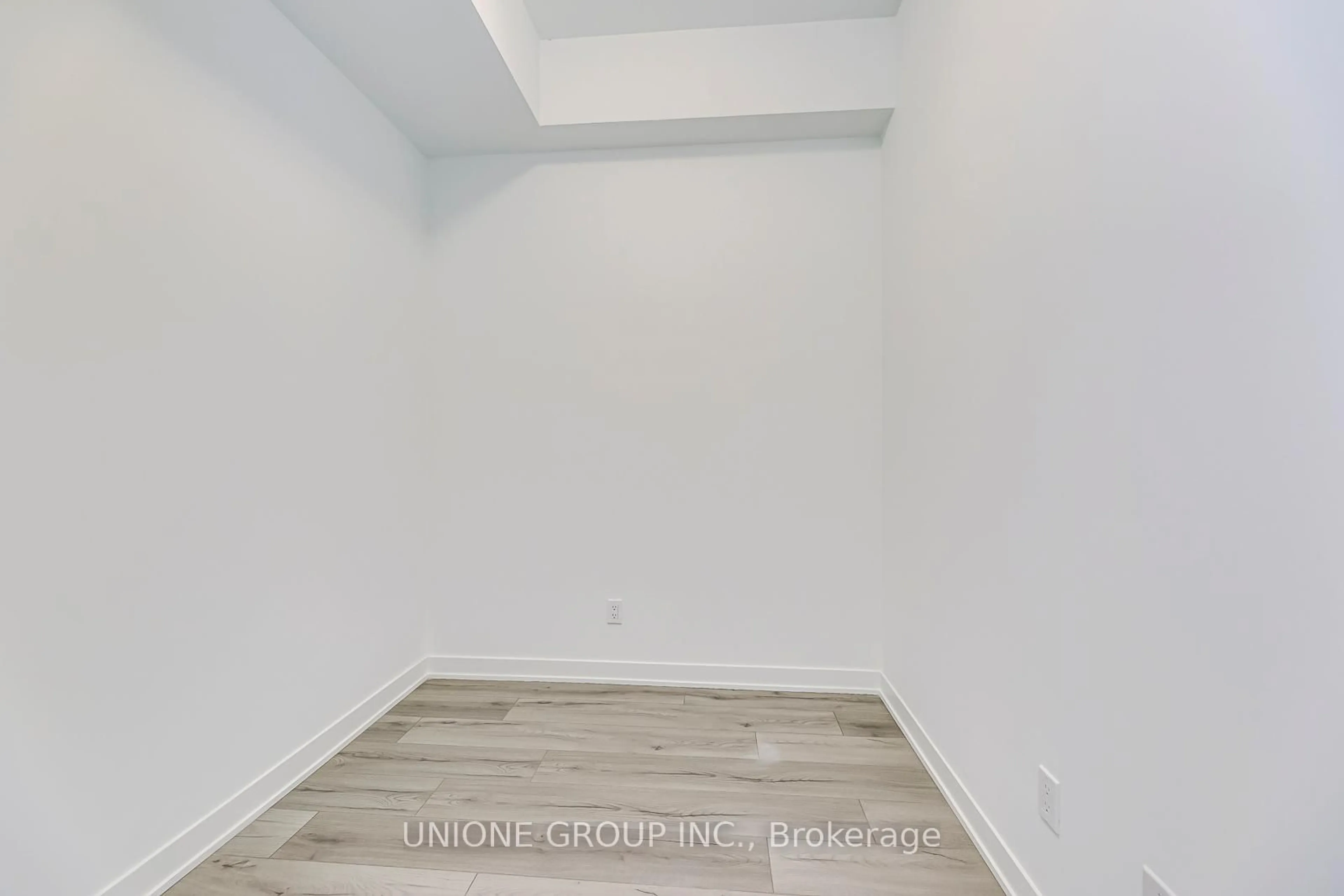 A pic of a room for 405 Dundas St #320, Oakville Ontario L6M 5P9