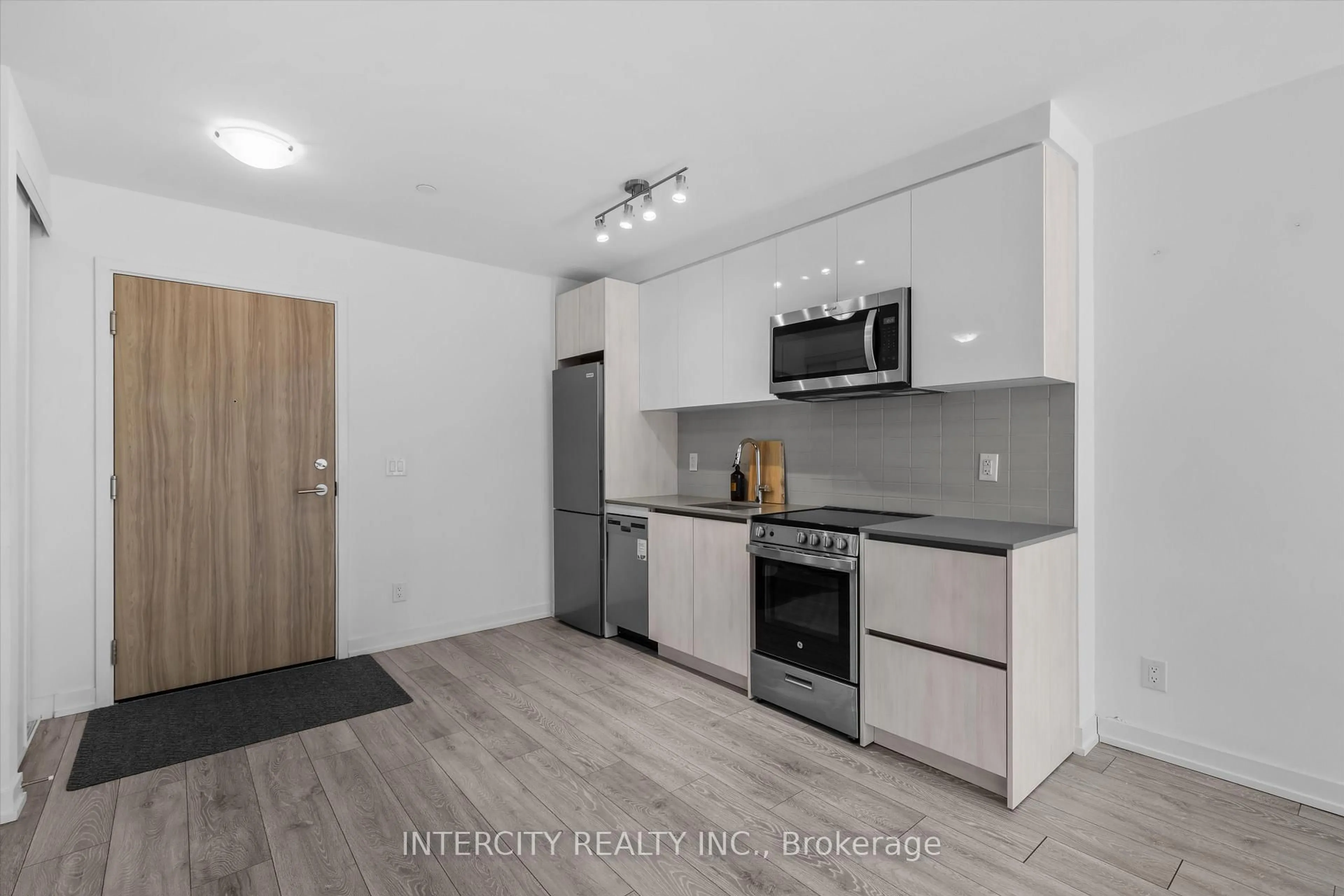 Standard kitchen, unknown for 3100 Keele St #604, Toronto Ontario M3M 0E1