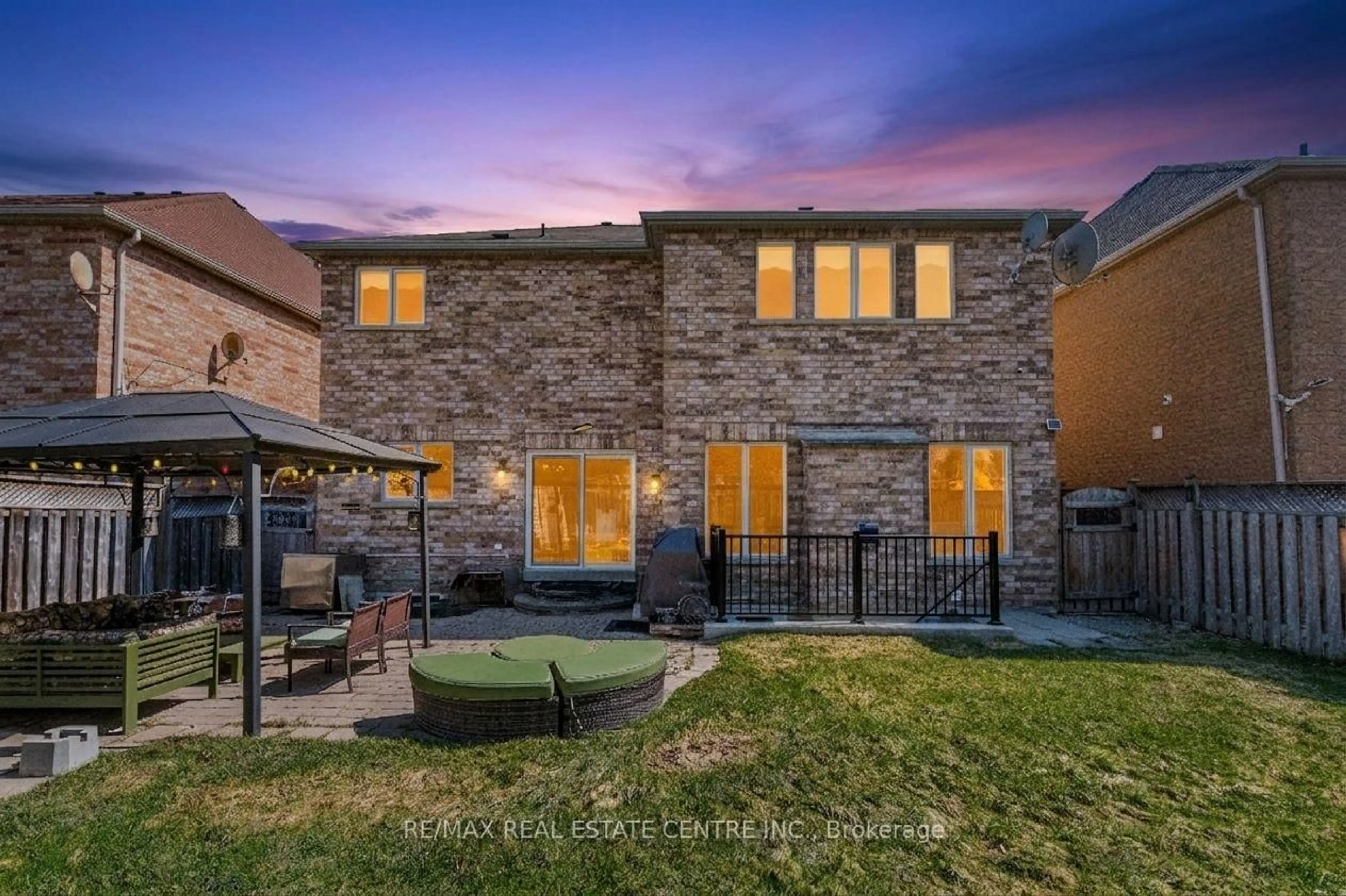 Home with brick exterior material, street for 3285 Topeka Dr, Mississauga Ontario L5M 7V1