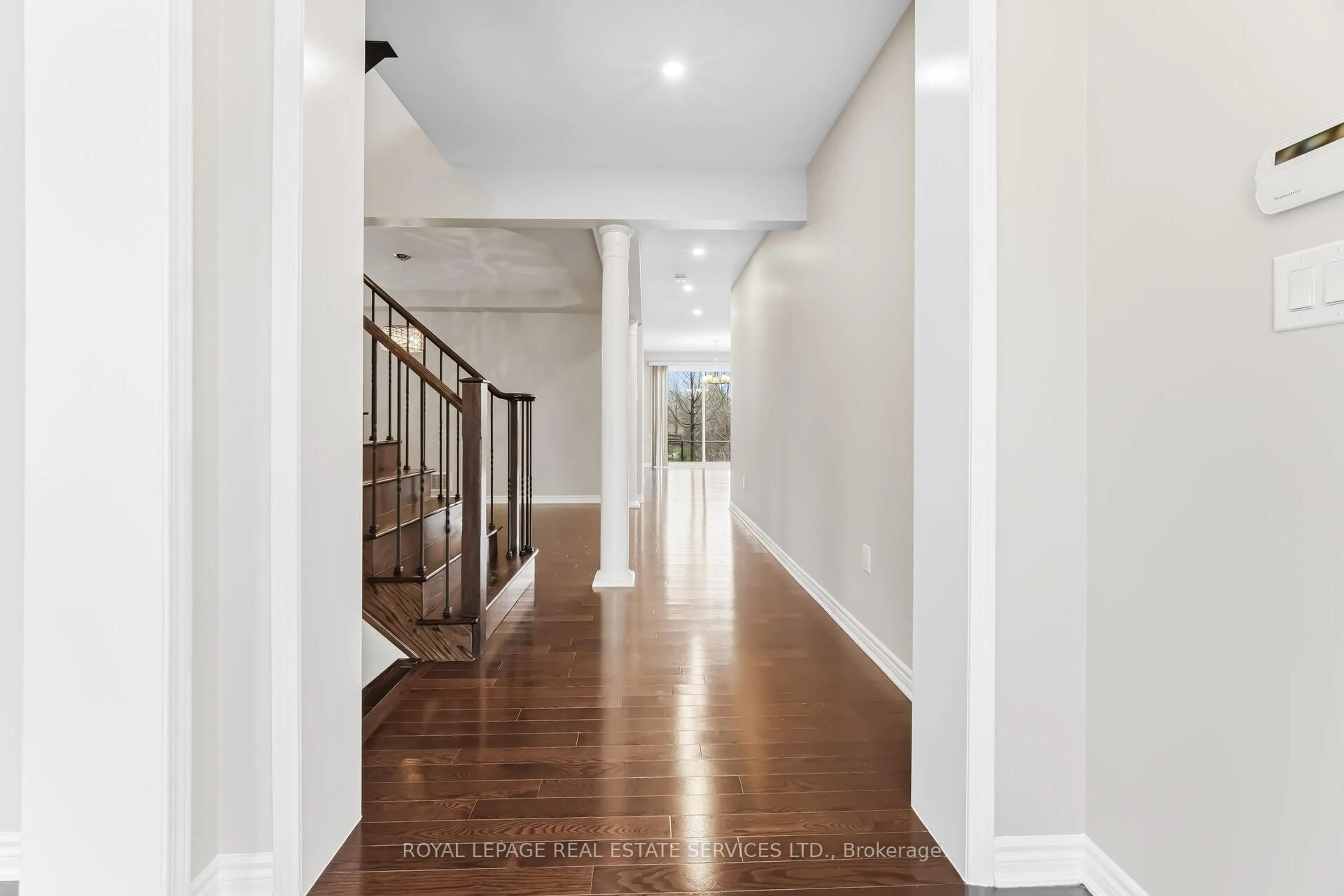 Indoor foyer for 2383 Calloway Dr, Oakville Ontario L6M 0C1