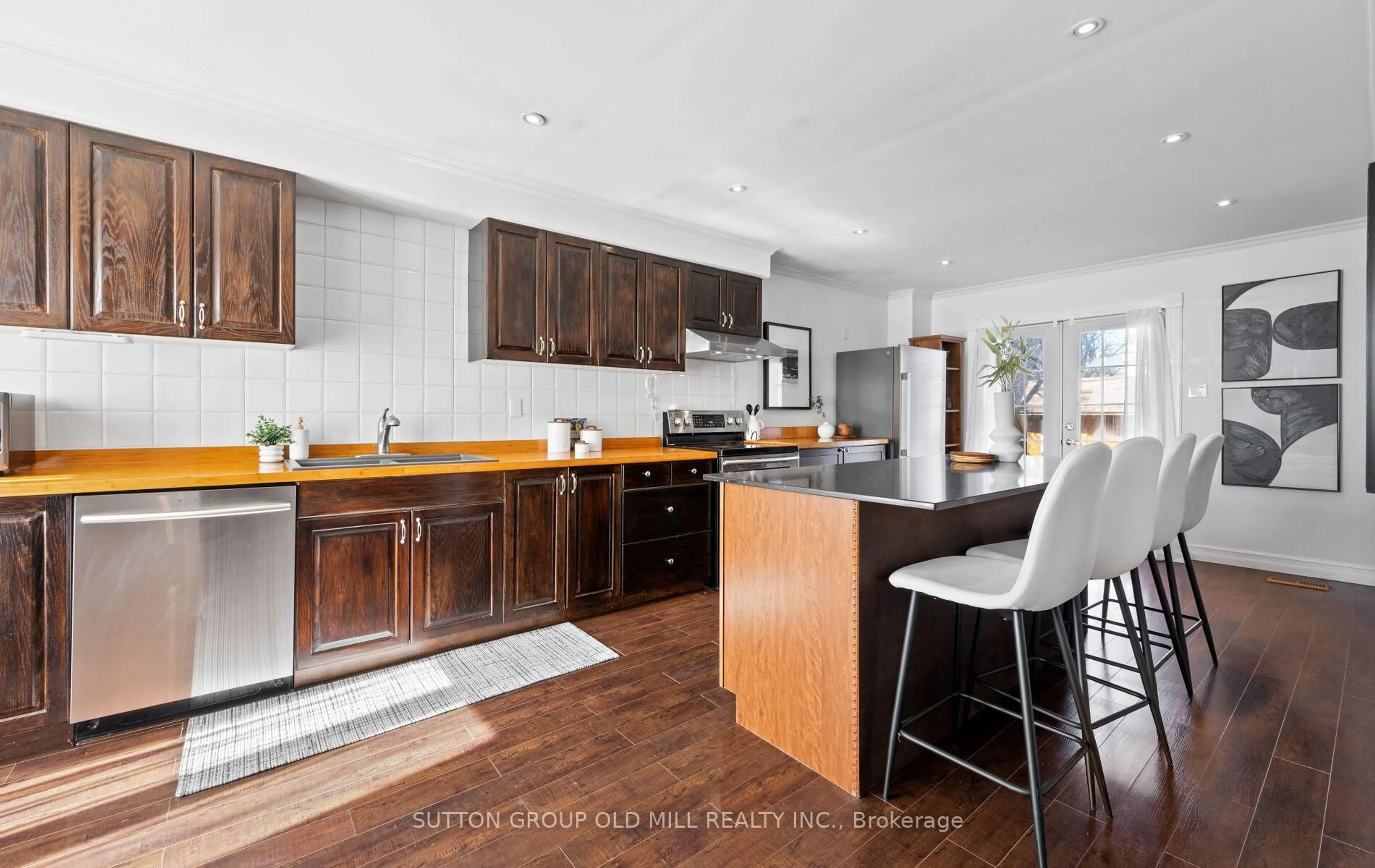 Open concept kitchen, wood/laminate floor for 1433 Andros Blvd, Mississauga Ontario L5J 4K2