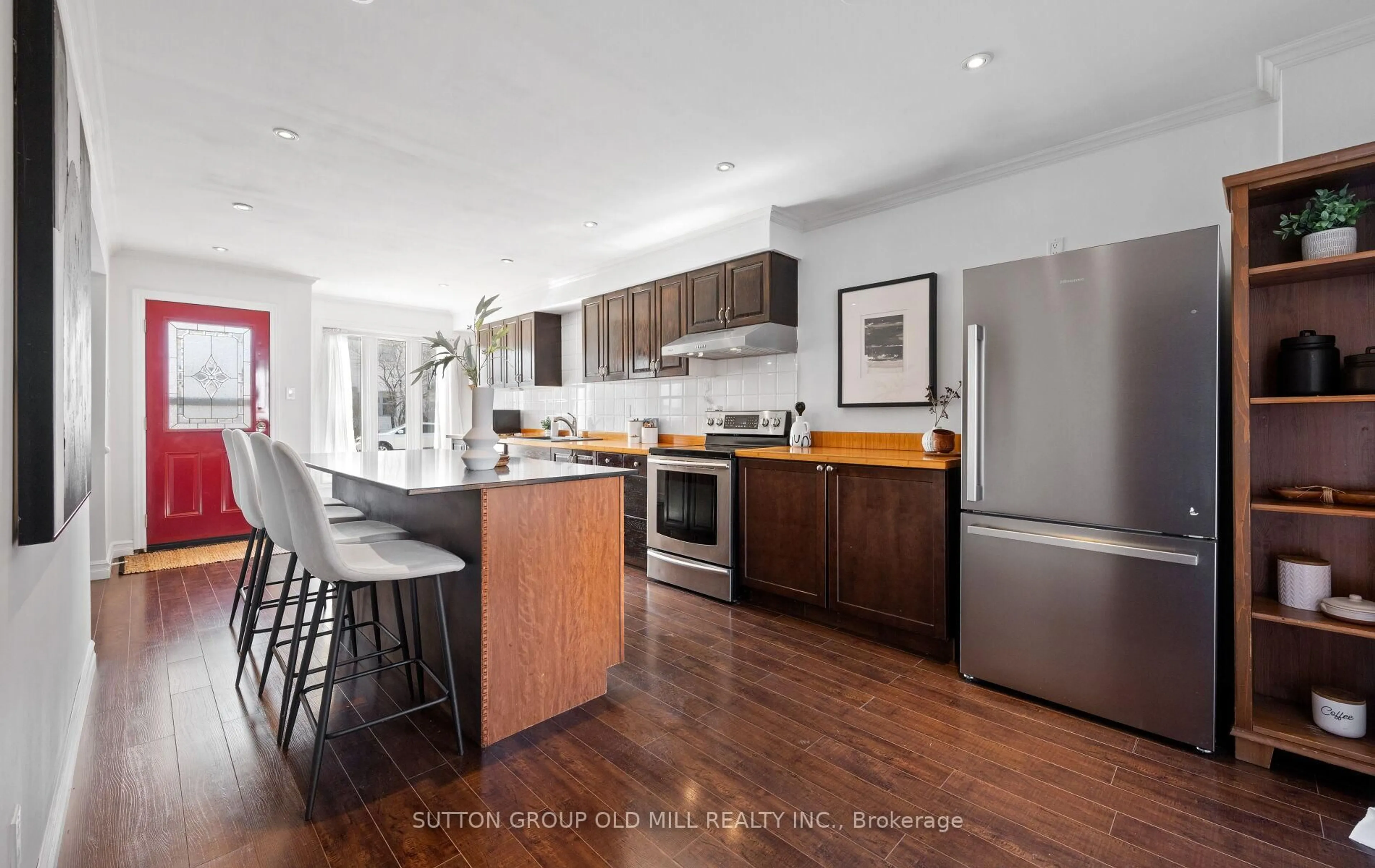 Open concept kitchen, wood/laminate floor for 1433 Andros Blvd, Mississauga Ontario L5J 4K2