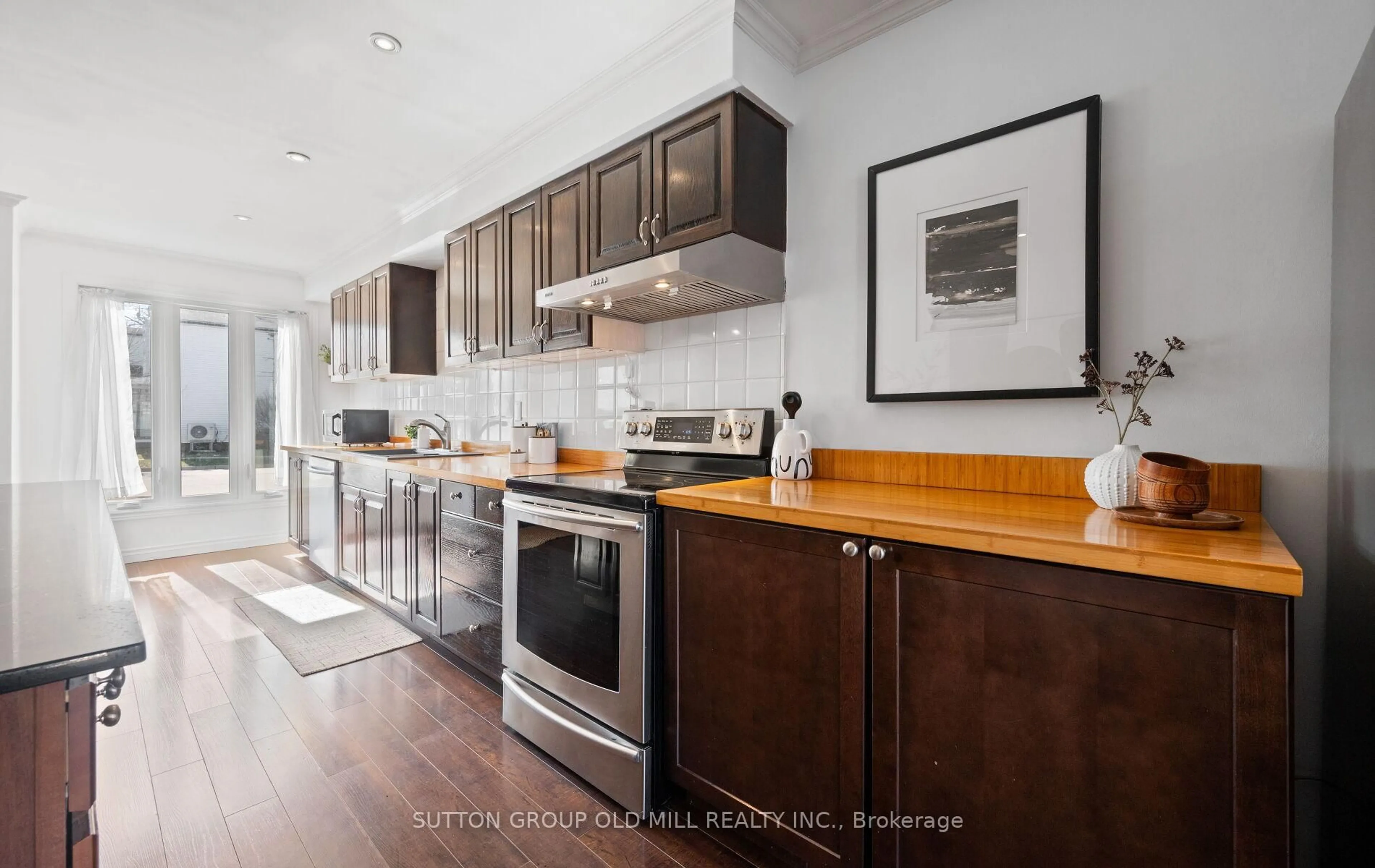 Open concept kitchen, wood/laminate floor for 1433 Andros Blvd, Mississauga Ontario L5J 4K2